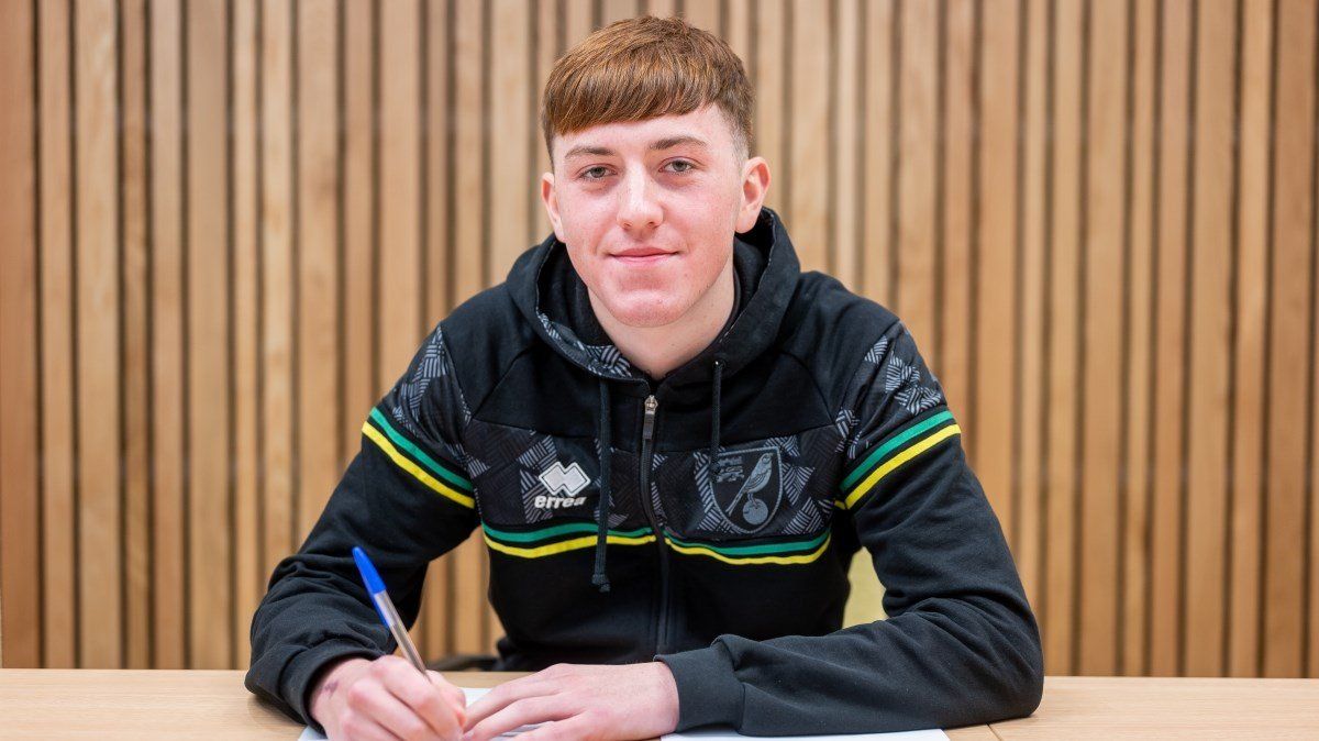 Sean Stewart signs his professional contact that will keep him at Norwich City until the summer of 2024