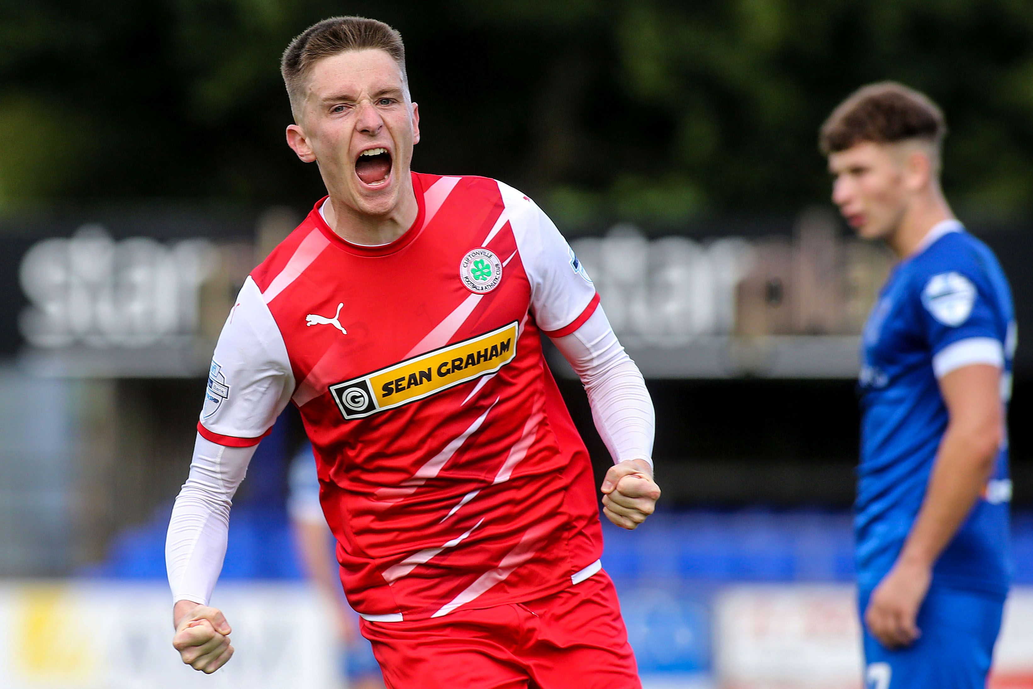 Ryan Curran\'s two late goals ensure Cliftonville remain on top of the Premiership