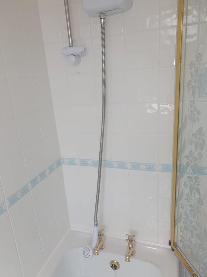 Transform your bathroom in time for Christmas with a tile and grout professional deep clean