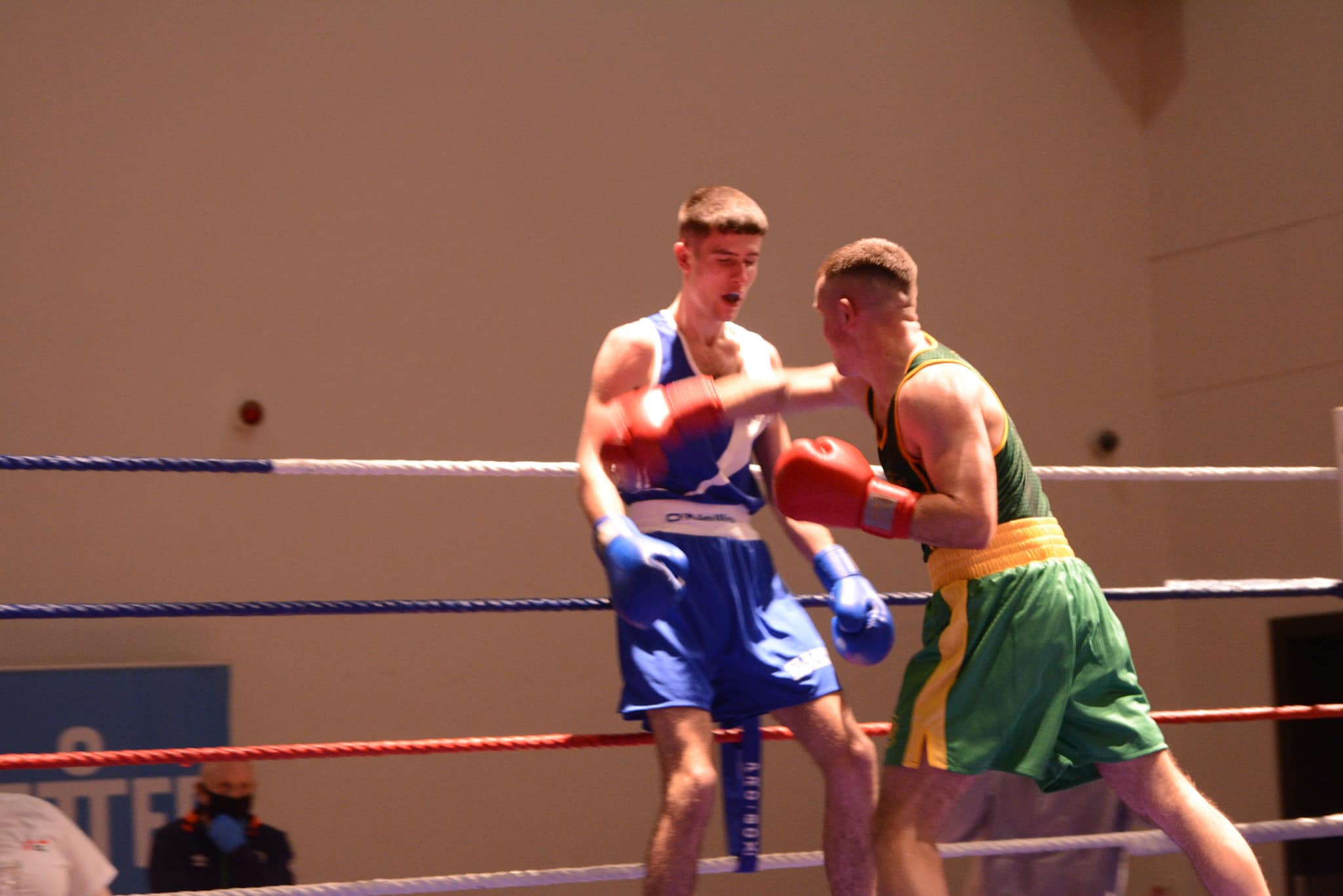 Cathal Jennings goes on the attack against Gary Arthur during Wednesday\'s semi-finals 