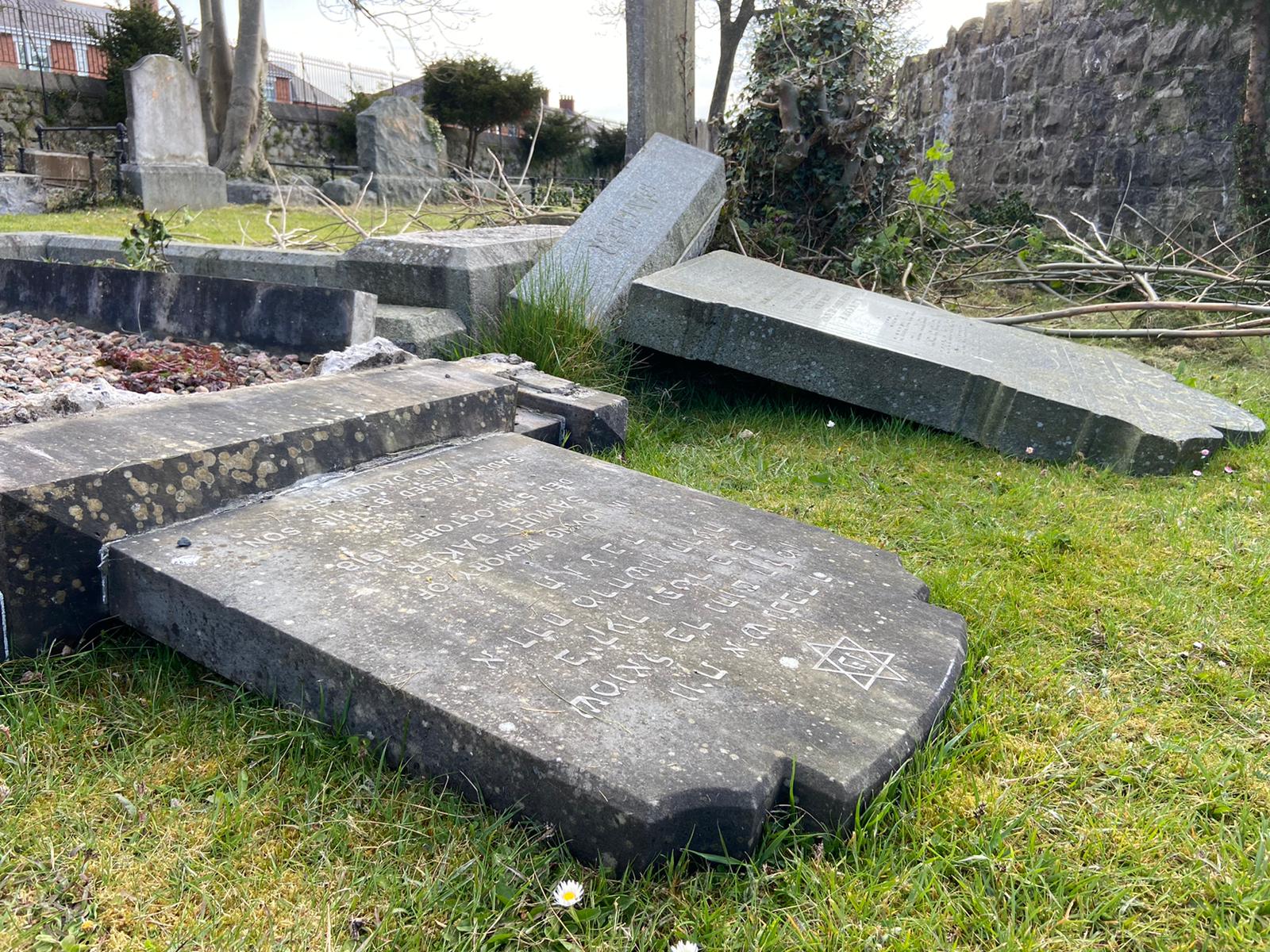 \"XENOPHOBIC NIHILISM\": Jewish Cemetery desecrated