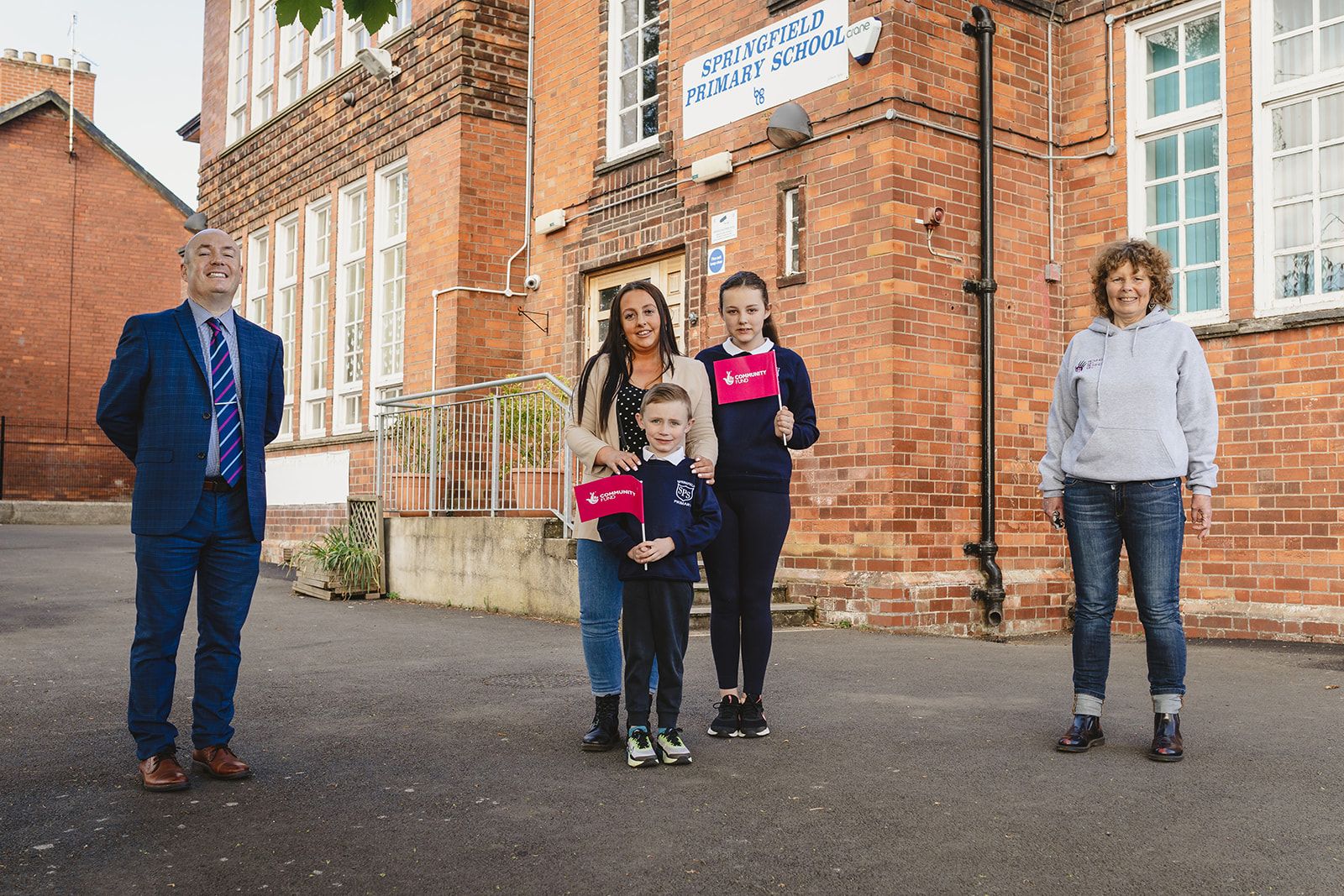 WELCOME FUNDING: Steven Osbourne (Principal of Springfield Primary School) with Linzi Moore, Leighton Moore, Kayla Moore and Heather Floyd who leads Forthspring Inter Community Group’s MUMO project.