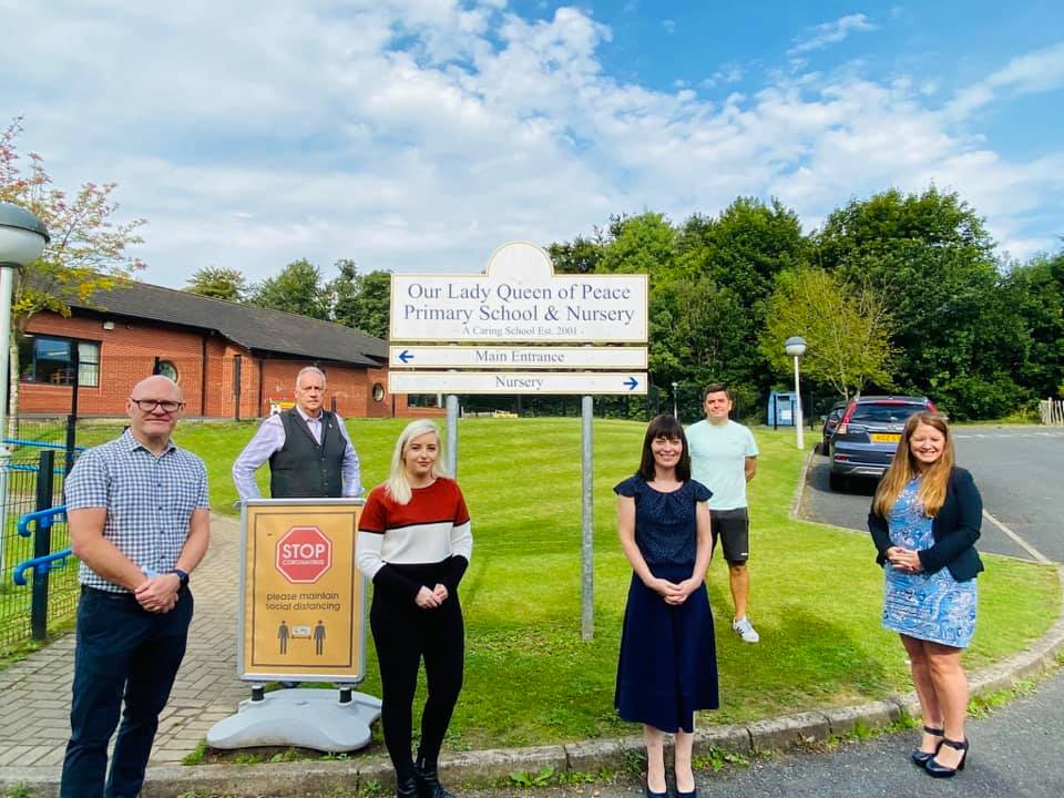 TRAFFIC CALMING: Infrastructure Minister Nichola Mallon met with local Sinn Féin representatives and Our Lady Queen of Peace Principal, Miss Dougan