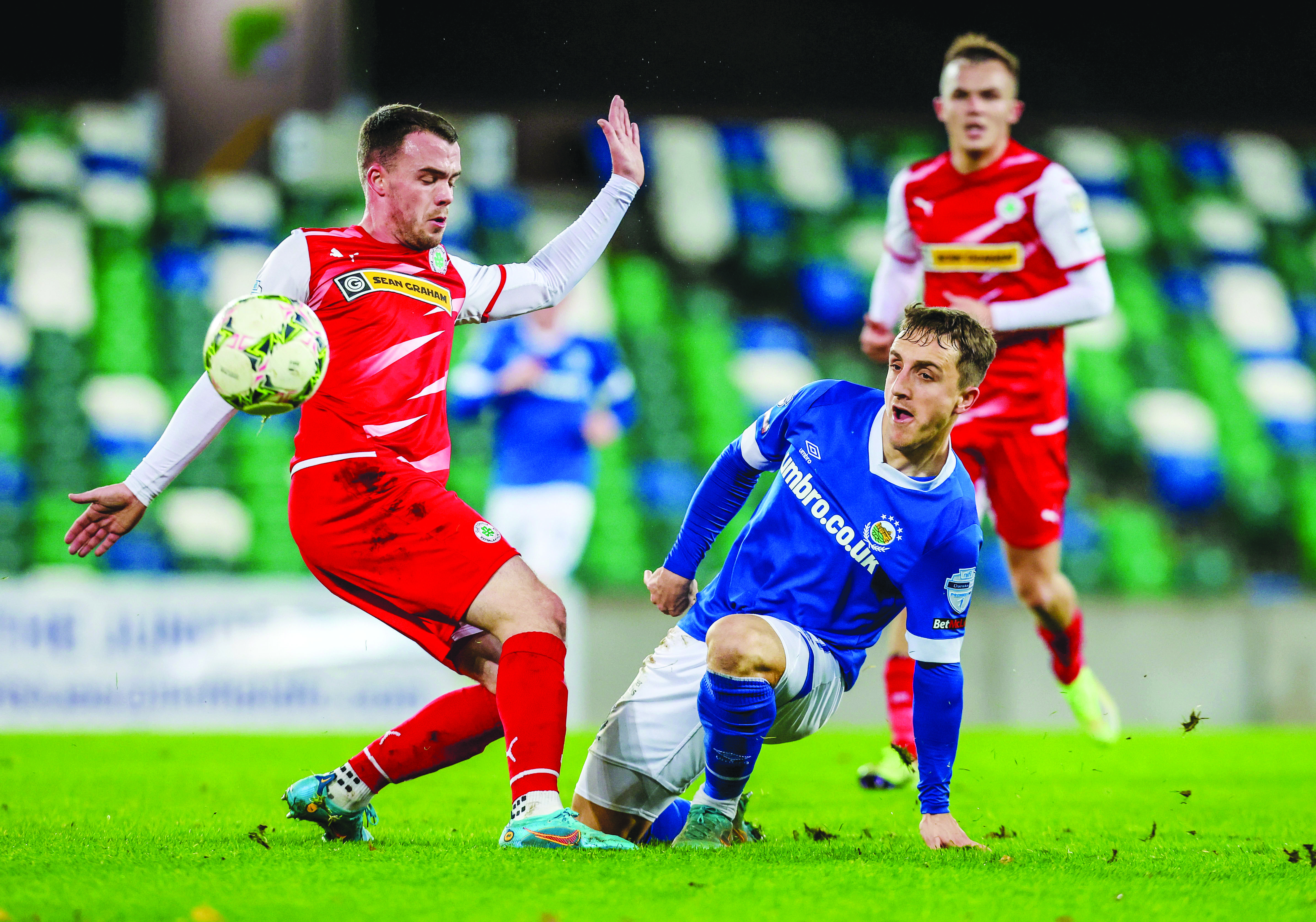 Cliftonville scored two straight draws against Glenavon last Saturday and at Windsor Park against Linfield on Tuesday