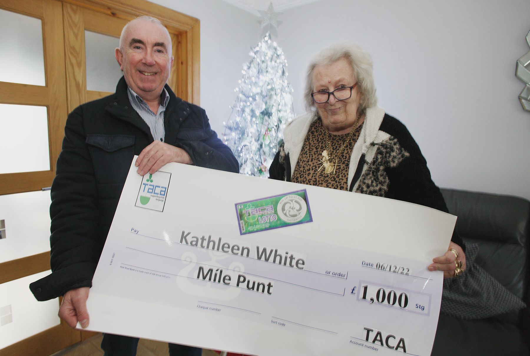 WINNER: Kathleen White is presented with a cheque for £1000 from Pádraig Ó’Cianáin, TACA