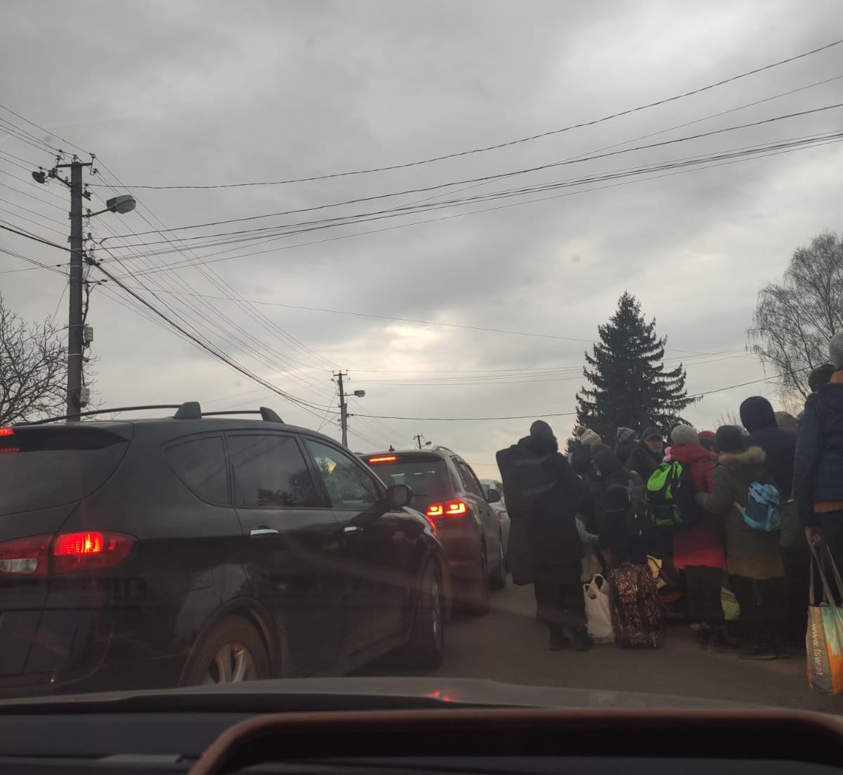 TAIL TO TAIL: A refugee queue to leave Ukraine