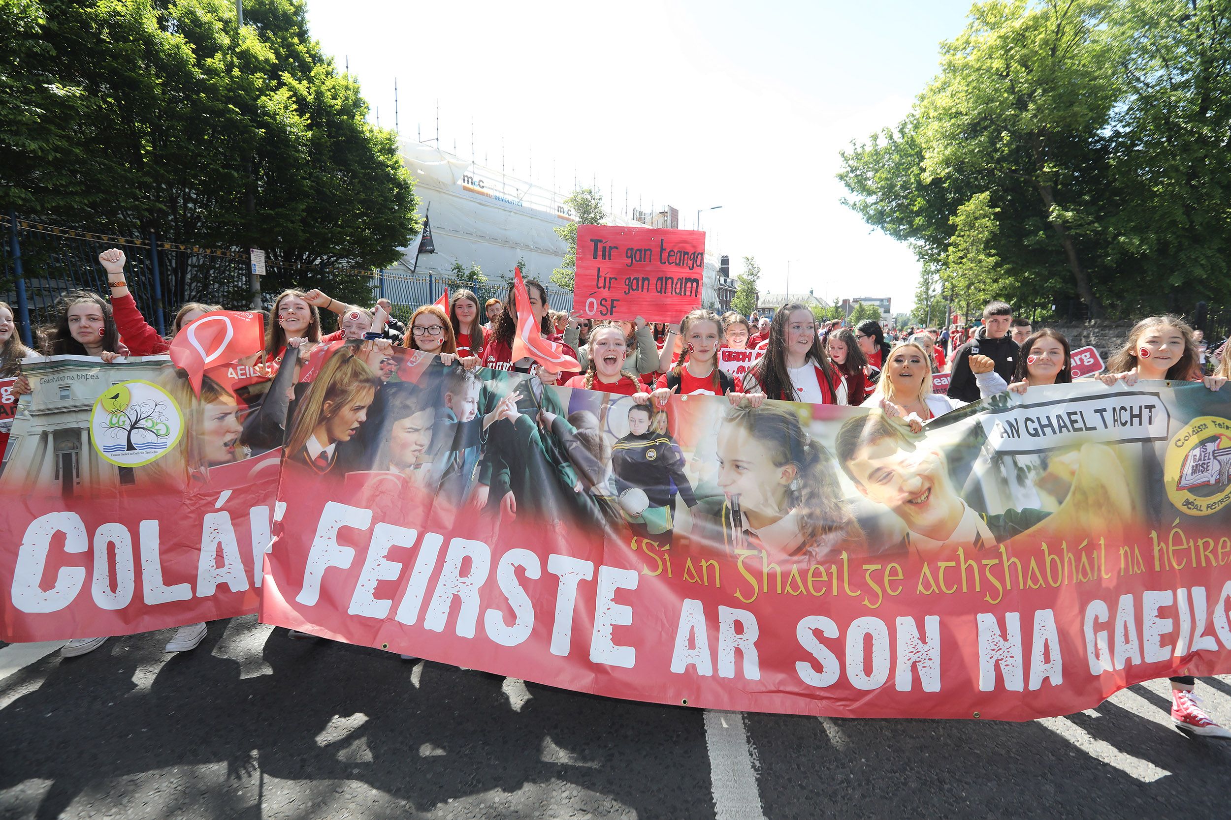 ACHT ANOIS: Up to 17,000 marched for Irish language rights on Saturday