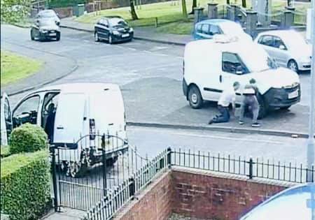 DAY LIGHT: Two men steal a wheel from a convenience store owner\'s van