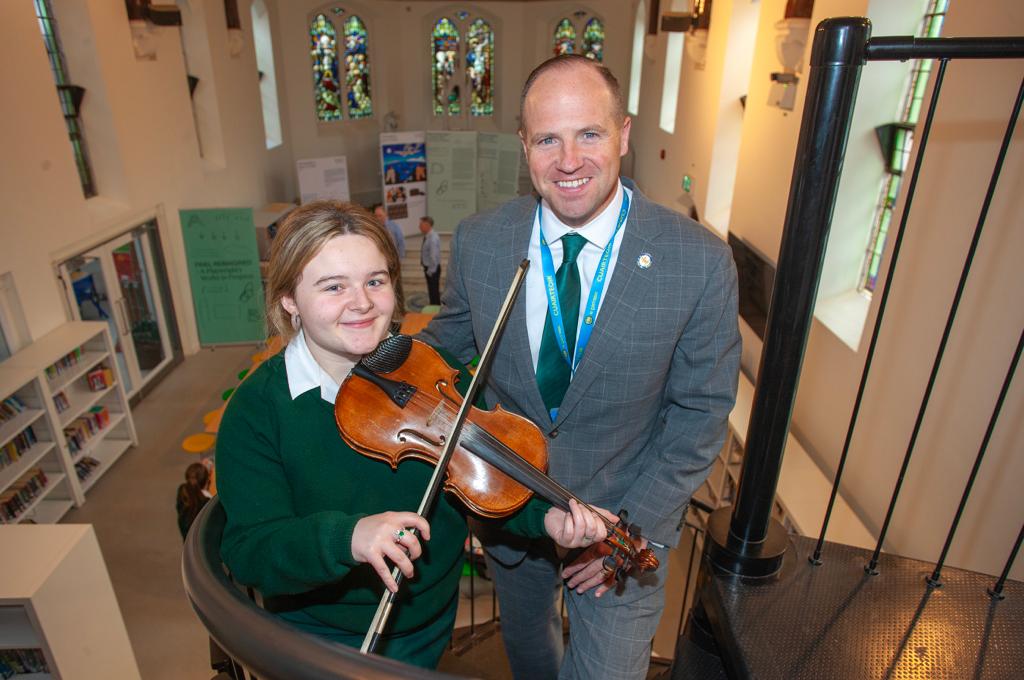 FIDDLE FÁILTE: Erin Rose McMullan hits a high note for Senator Kennedy