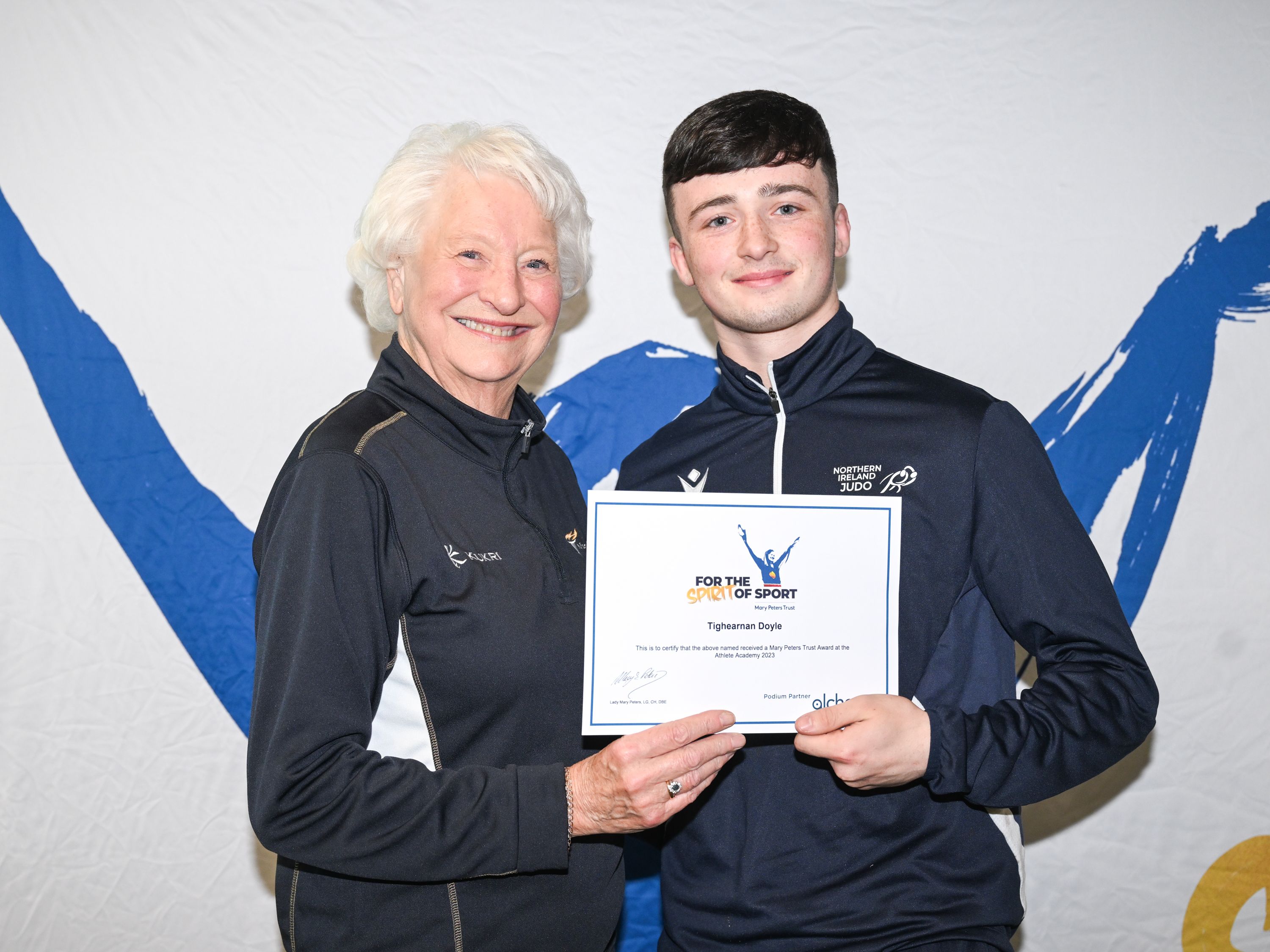 Tighearnan Doyle is presented with his award by Mary Peters