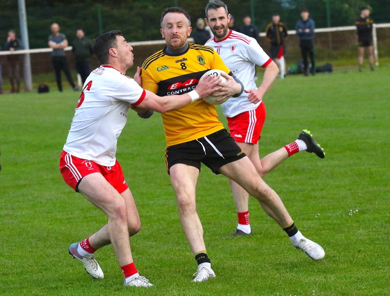 Lámh Dhearg defeated Naomh Éanna on Wednesday with the Red Hands hoping to back that up with victory at Aghagallon on Sunday, while the Glengormley club seek to bounce back at home to Creggan