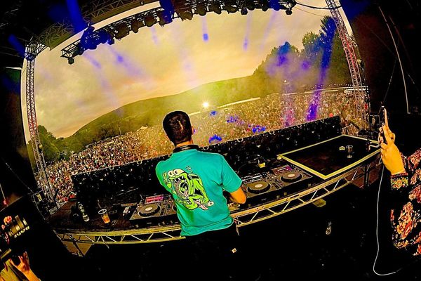 'EPIC!' Bon Jovi thumbs-up for viral Féile Dance Night video