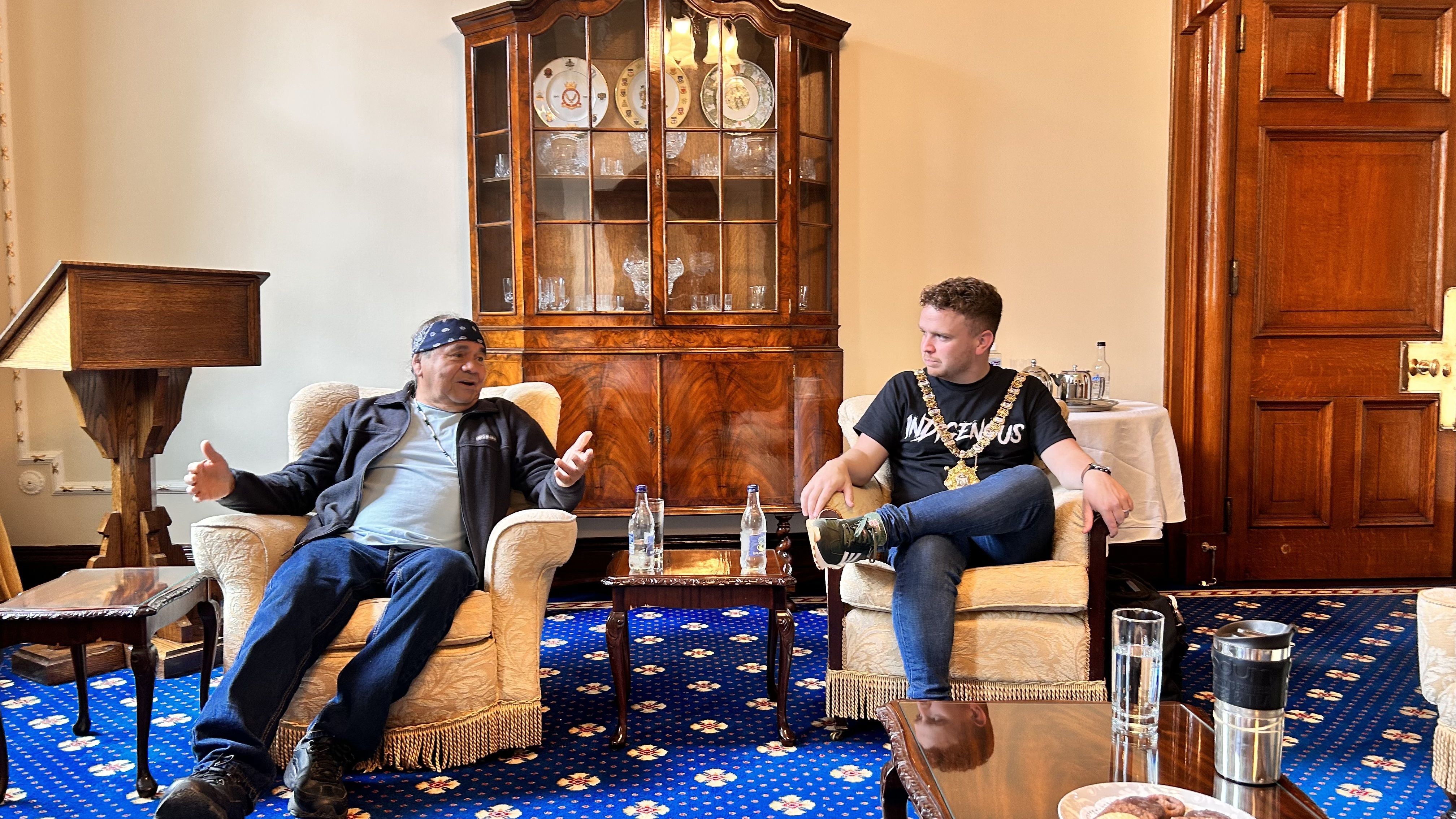 INSPIRATION: Willad Carlson from the First Peoples of America, who fought at Wounded Knee in 1973, meets Belfast First Citizen Ryan Murphy in the Lord Mayor\'s parlour