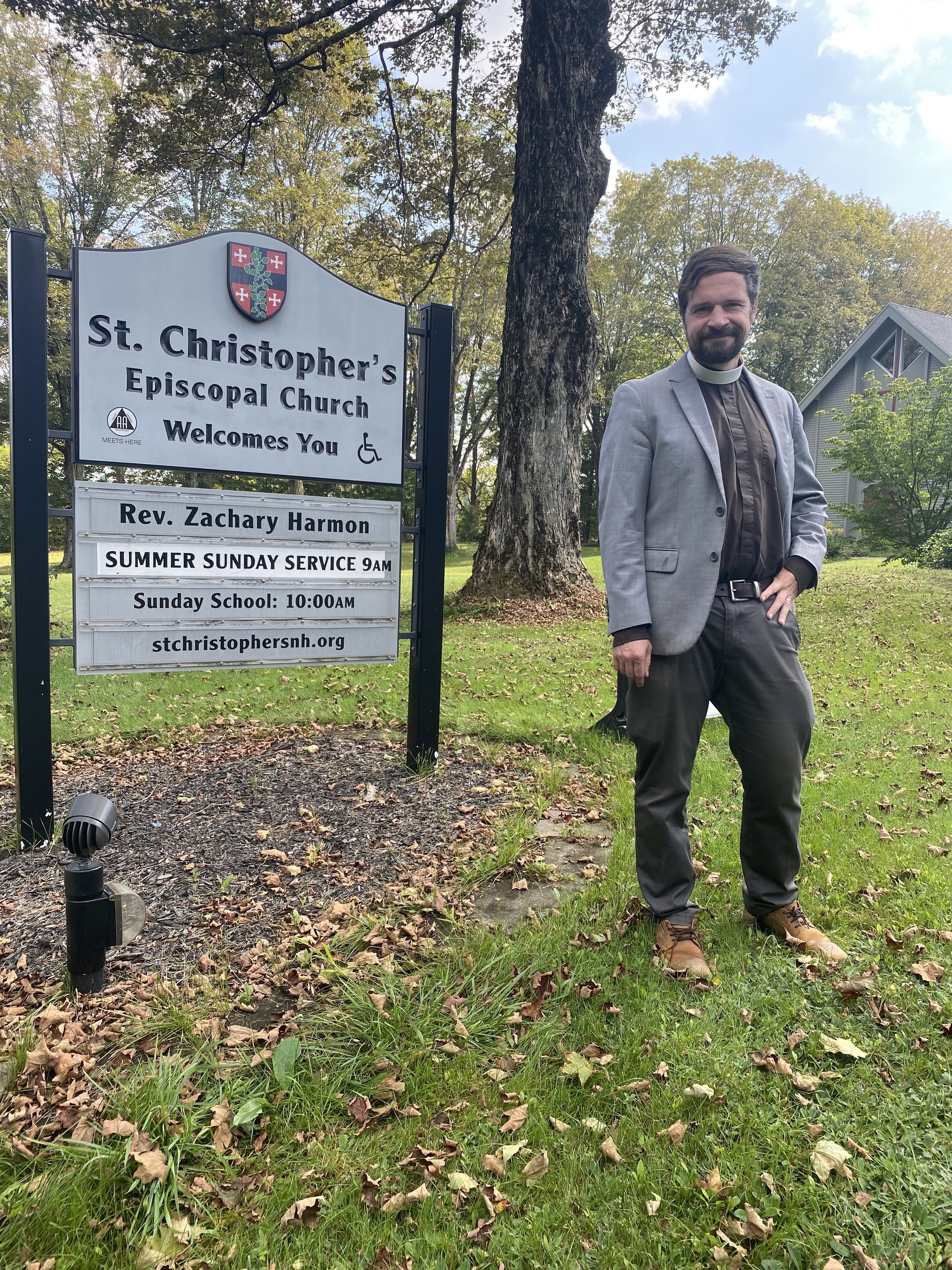 AG PILLEADH AR AN DÚCHAS: Rev. Zachary Harmon at his Church in New Hampshire