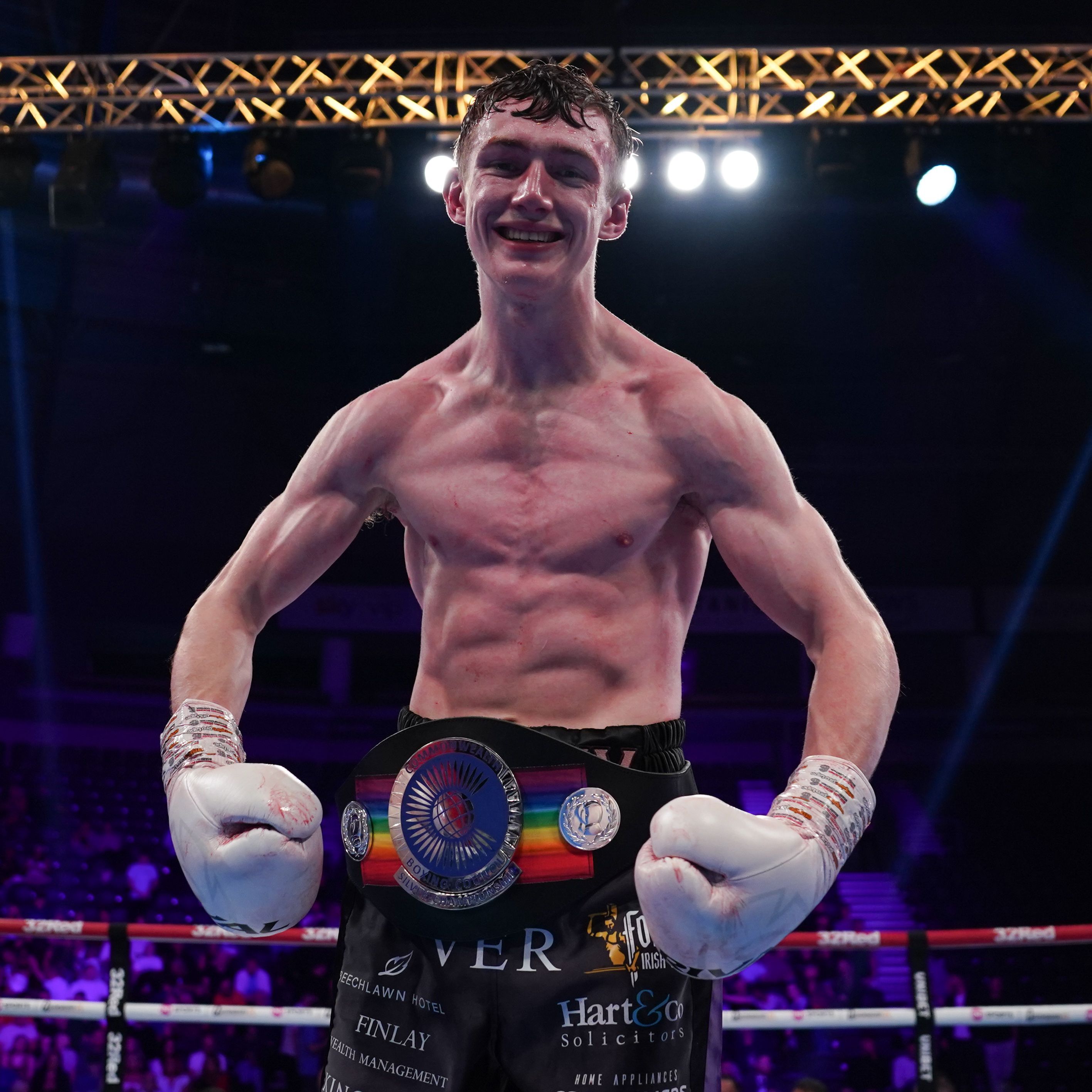 Colm Murphy will top the bill in a defence of his Commonwalth silver featherweight title