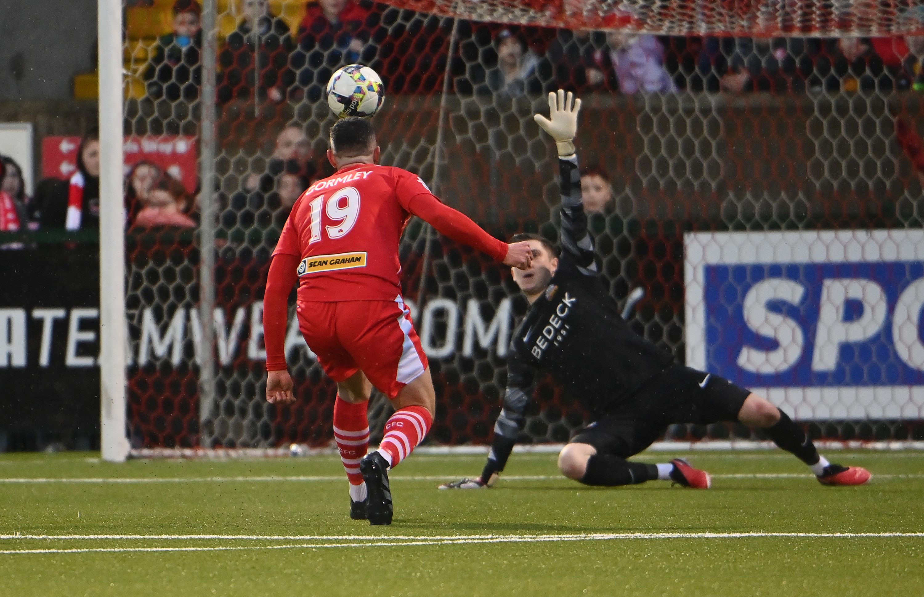 Joe Gormley seals Cliftonville\'s win in stoppage time 