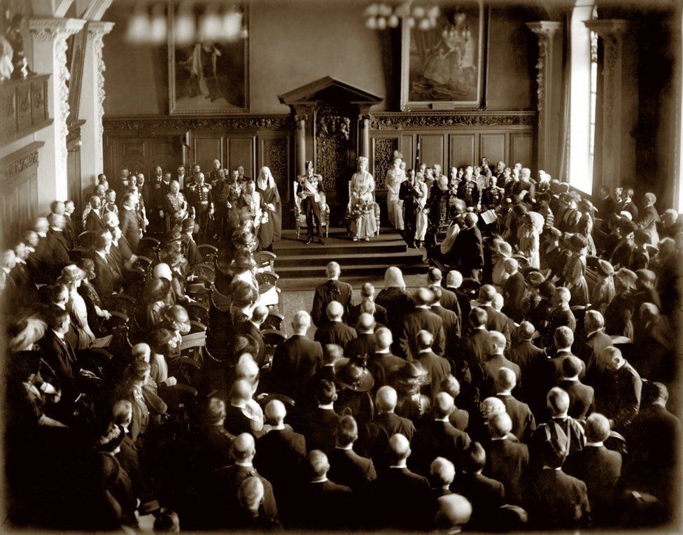 TROUBLE AHEAD: King George V addresses the first post-partition parliament in City Hall in 1921