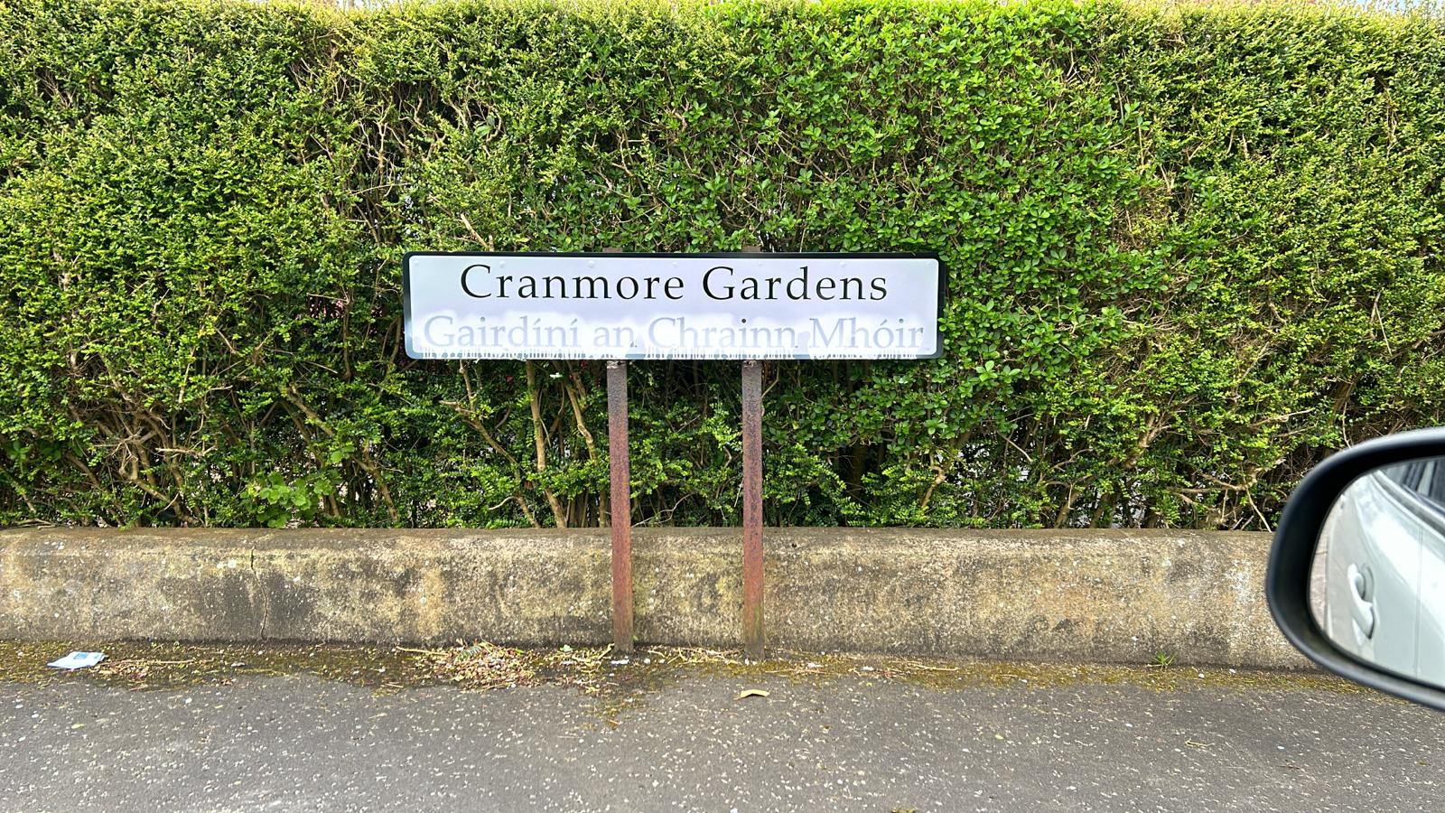 VANDALISM: The damaged street sign in Cranmore Gardens/Gairdíní an Chrainn Mhóir