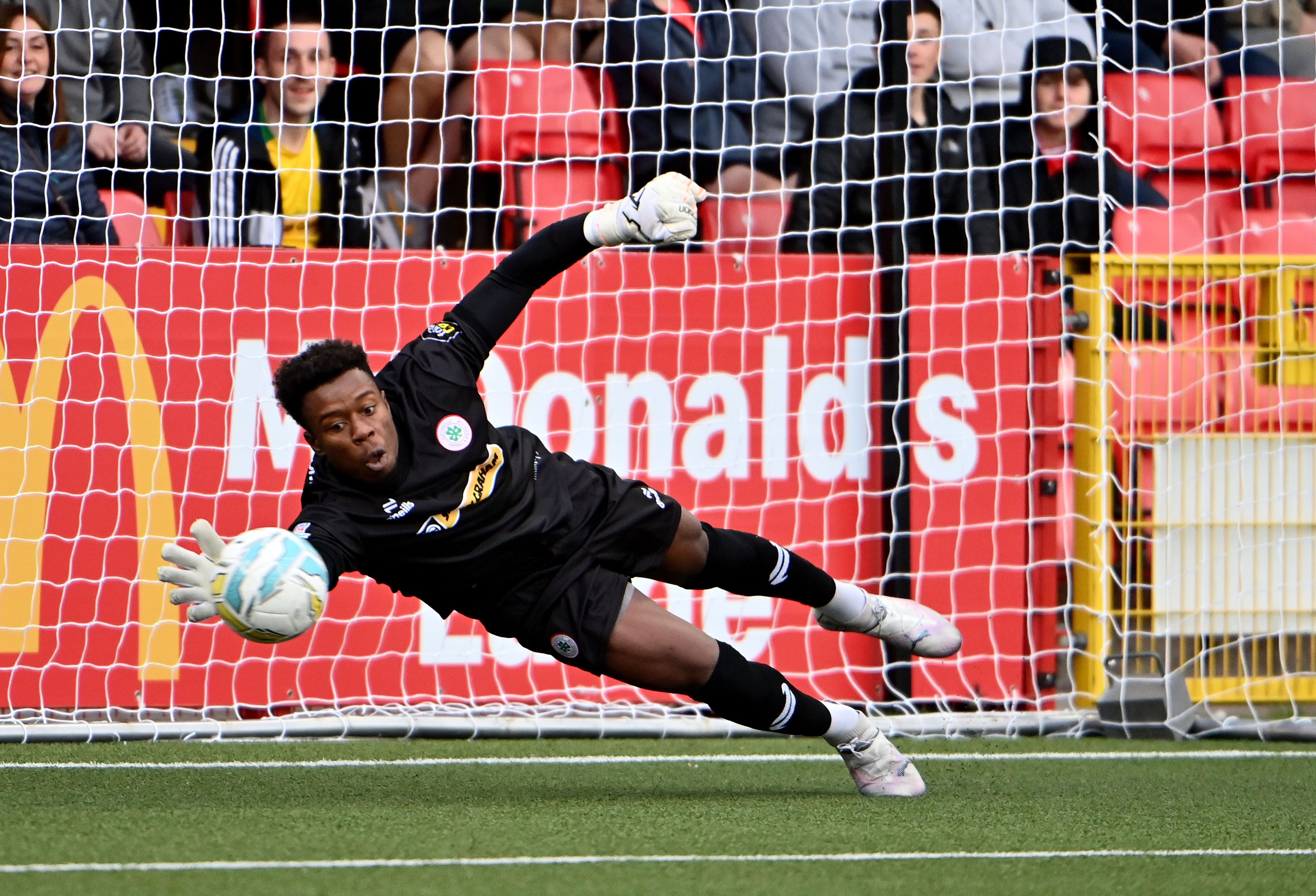 David Odumosu made the decisive save to send Cliftonville into the last eight 