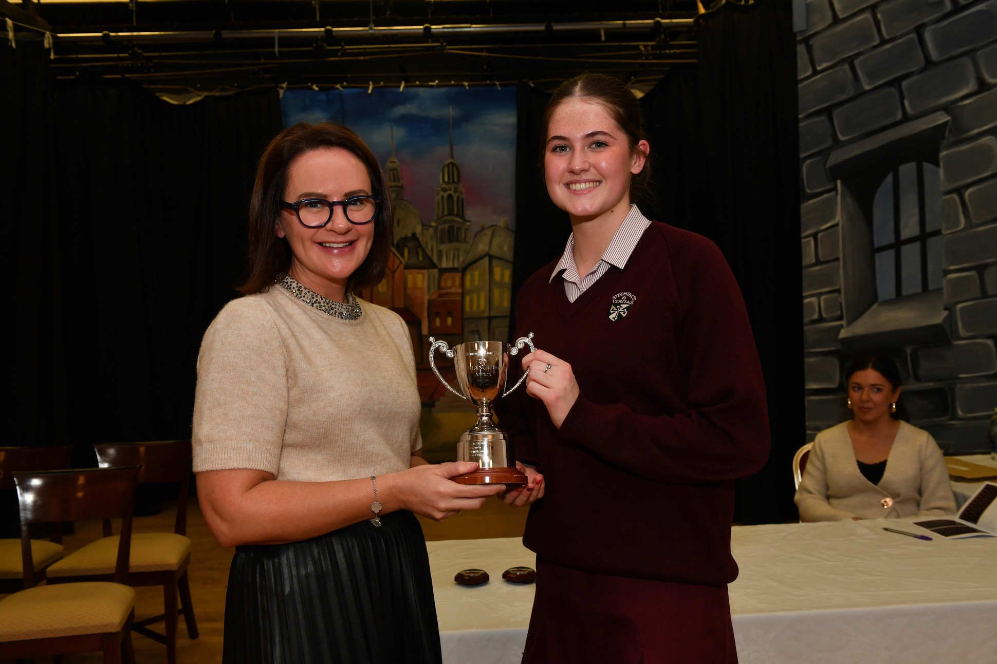 Dr Nichola Booth presents Polly Short with the Gout de l’Effort Award