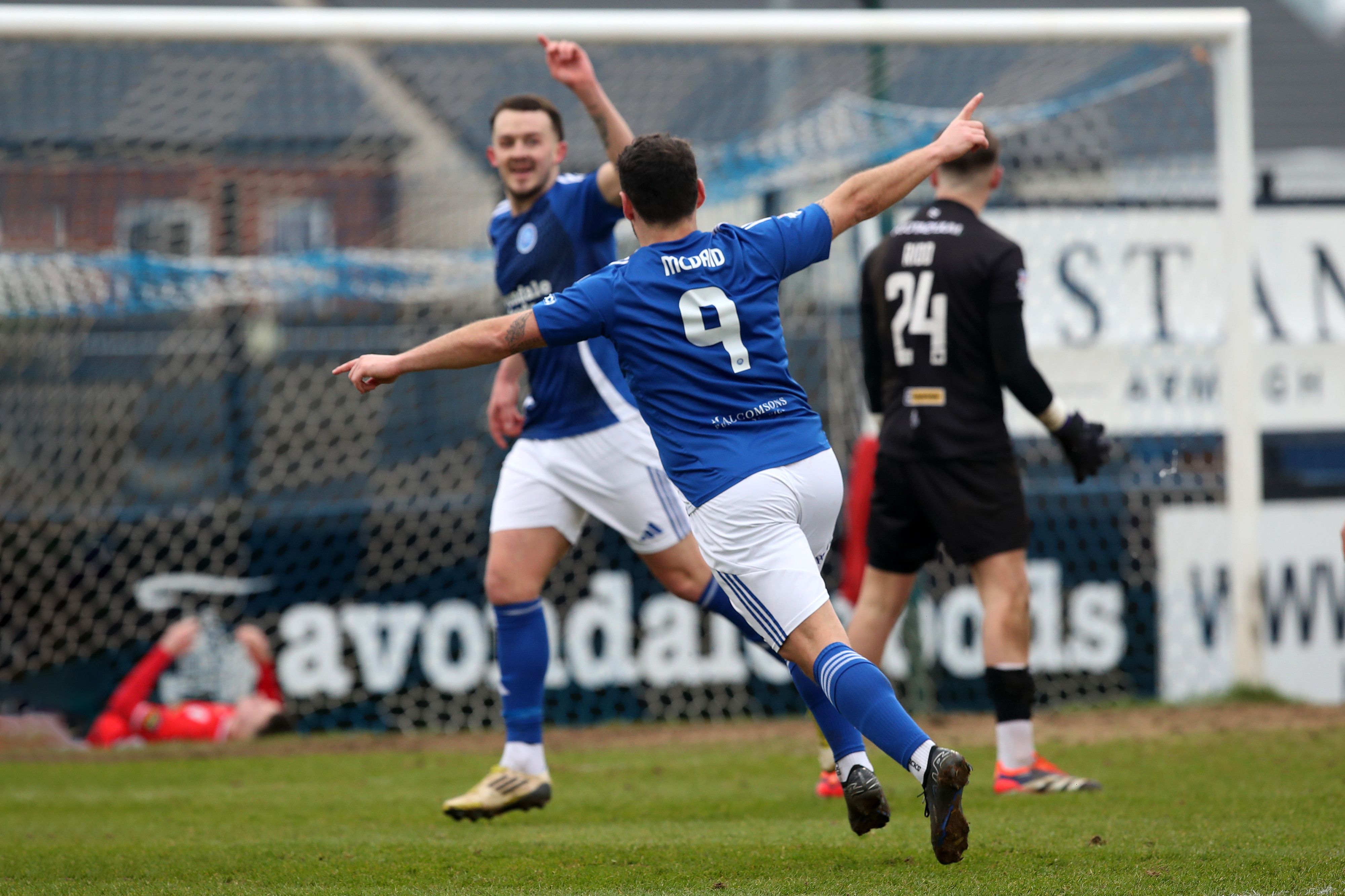 David McDaid races to celebrate with goalscorer Jack Malone