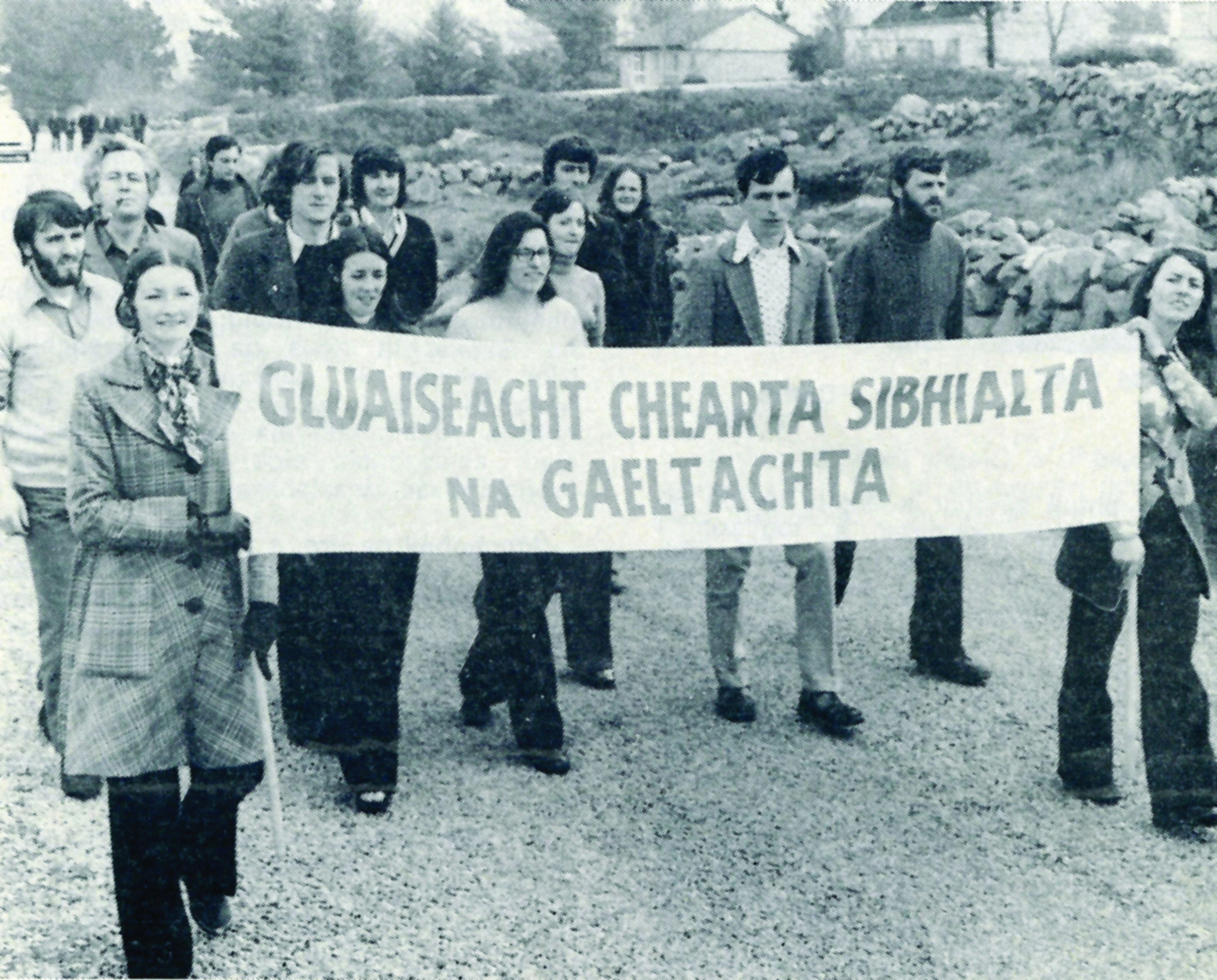 COISCÉIM CHUN TOSAIGH: An chéad agóid ag Gluaiseacht Cearta na Gaeltachta; ag máirseáil as Carna go Bearna