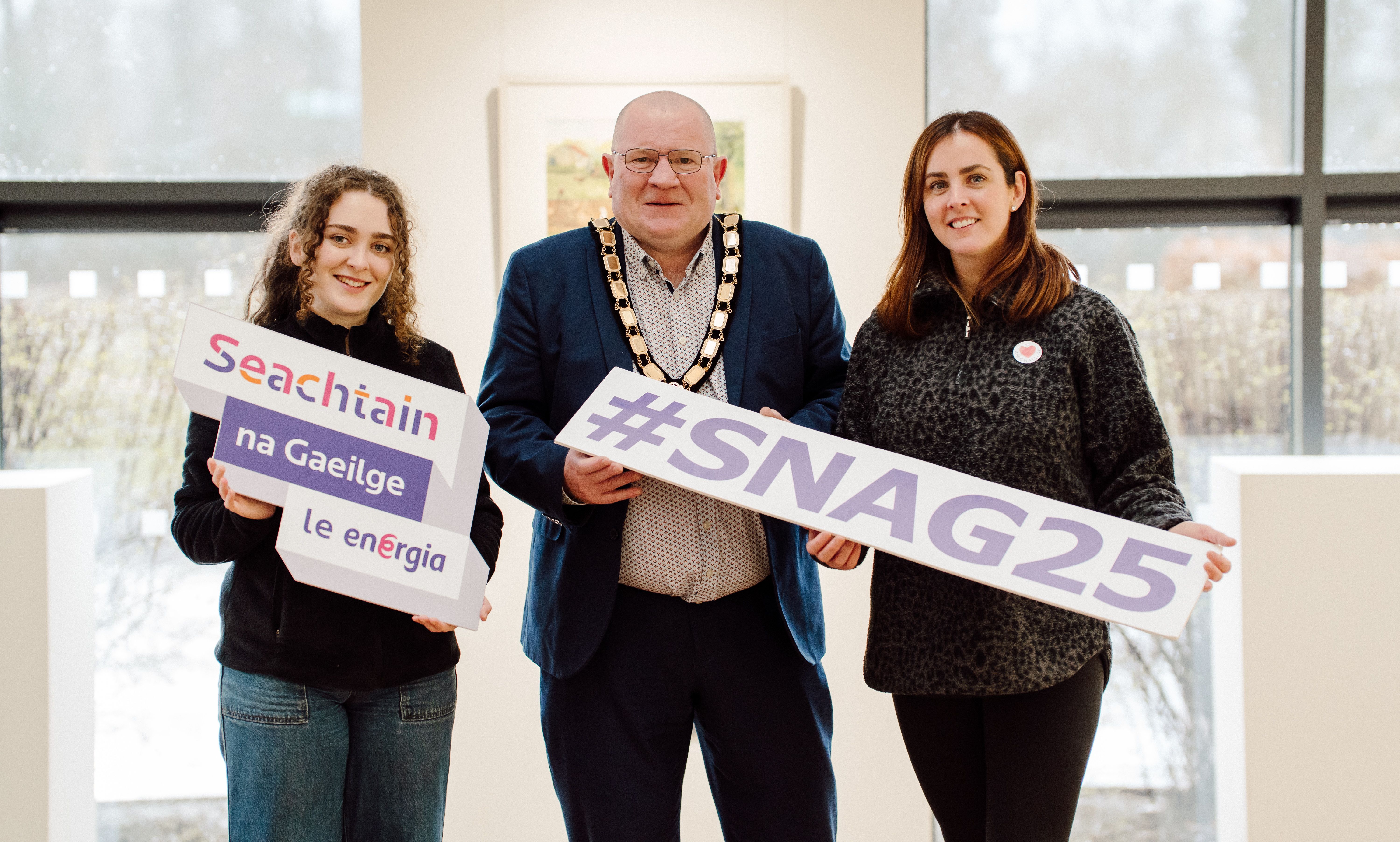 FÁILTE: Mayor of Antrim and Newtownabbey, Councillor Neil Kelly launches Seachtain na Gaeilge with Dearbháil Uí Bhiataigh and Cassie Ní Chatháin from Seachtain na Gaeilge le Energia