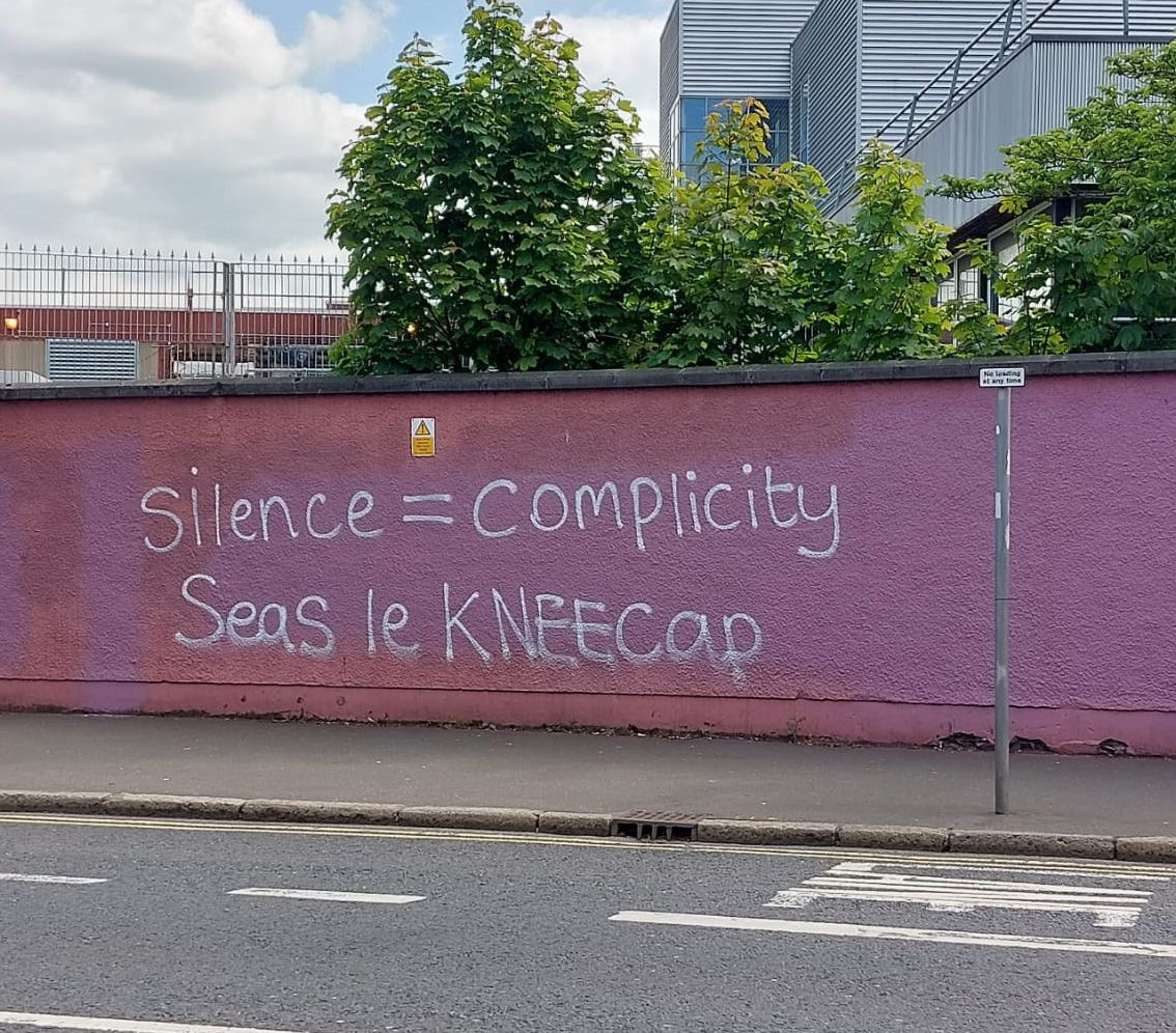 THE WRITING\'S ON THE WALL: Seas le Kneecap – Stand with Kneecap – on Belfast\'s Falls Road