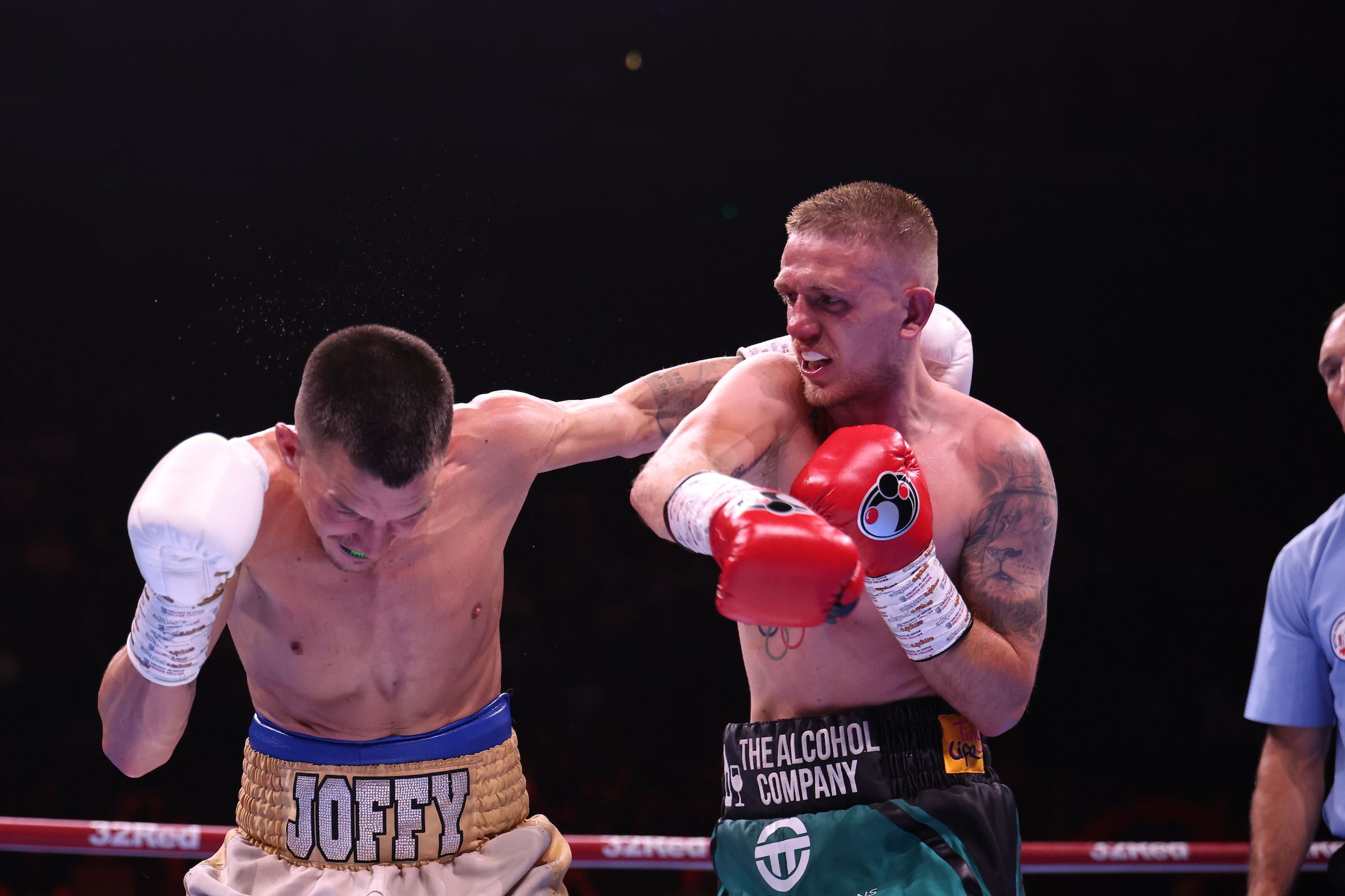 Kurt Walker and Liam Davies tangle in Nottingham on Saturday 