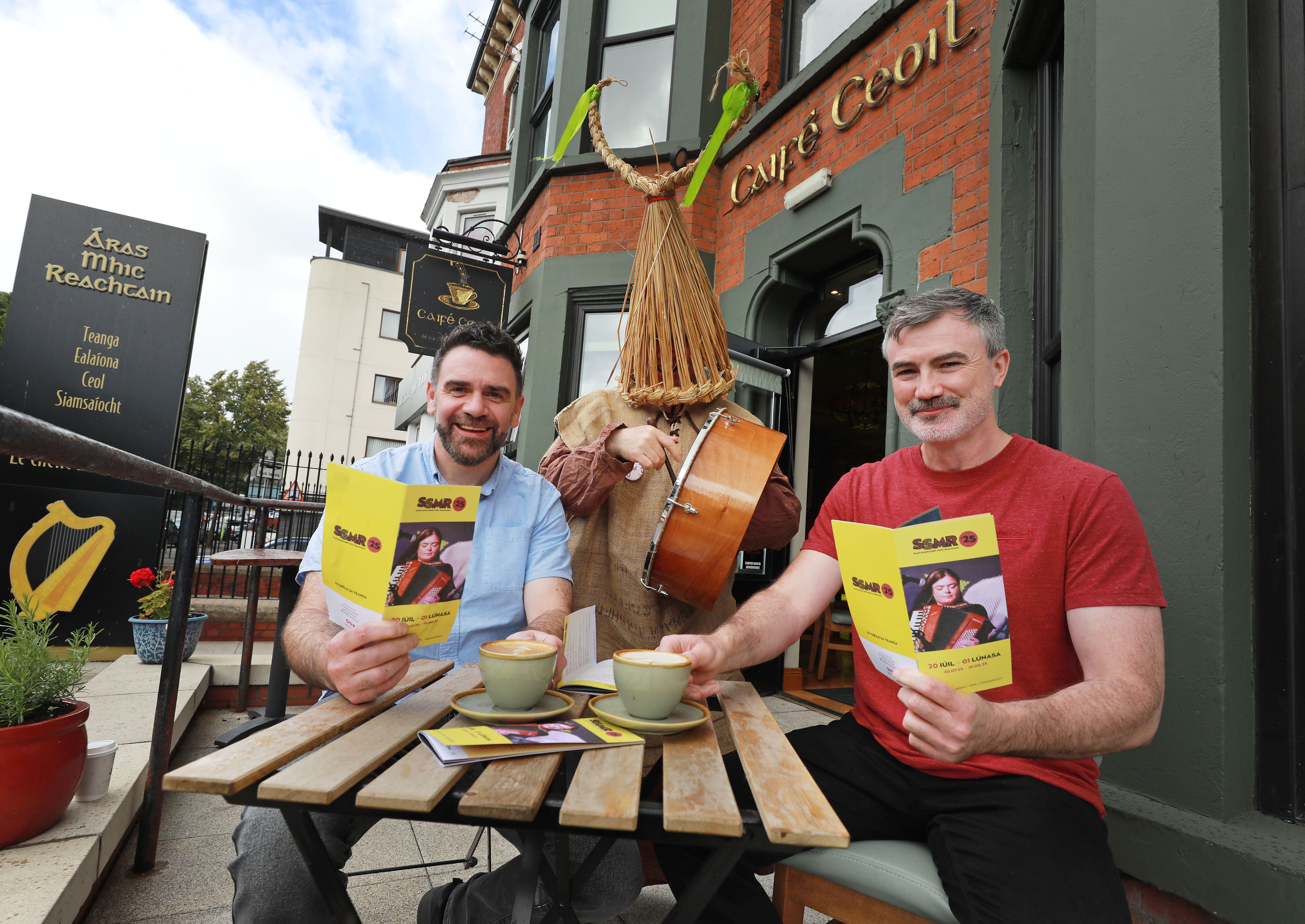 LAUNCH: Daithí Mac Uait (Cumann Cultúrtha Mhic Reachtain\'s Arts Officer)  and Gearóid Trimble (Foras na Gaeilge\'s Community and Business Programme Manager)
