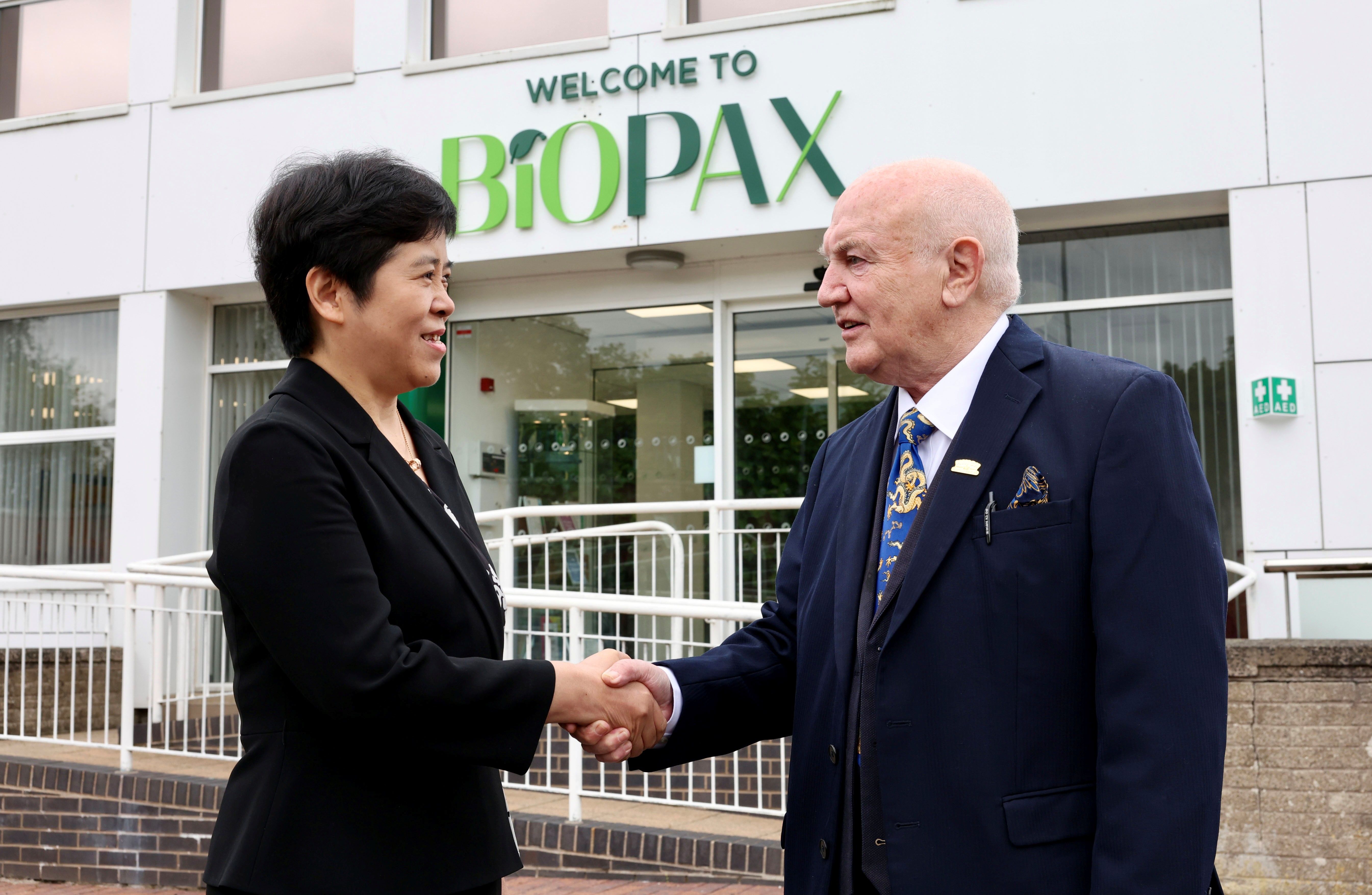 FÁILTE: Madam Li Li, Chairman and CEO, Masterwork Group Co. Ltd. with Dr Terry Cross OBE, Chairman, Biopax Ltd