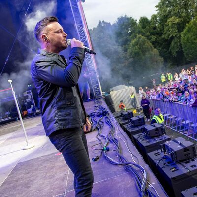 FÉILE 25: Saturday at the Féile – Annual Carnival Parade and Falls Park goes country 