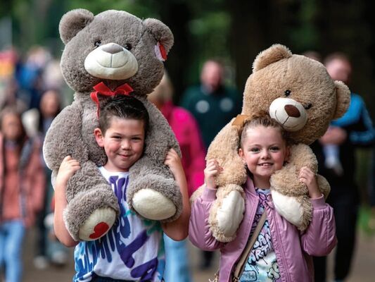 FÉILE 25: Sunday at the Féile – Falls Park the place to be for Teddy Bears Picnic and free Rock tribute concert 