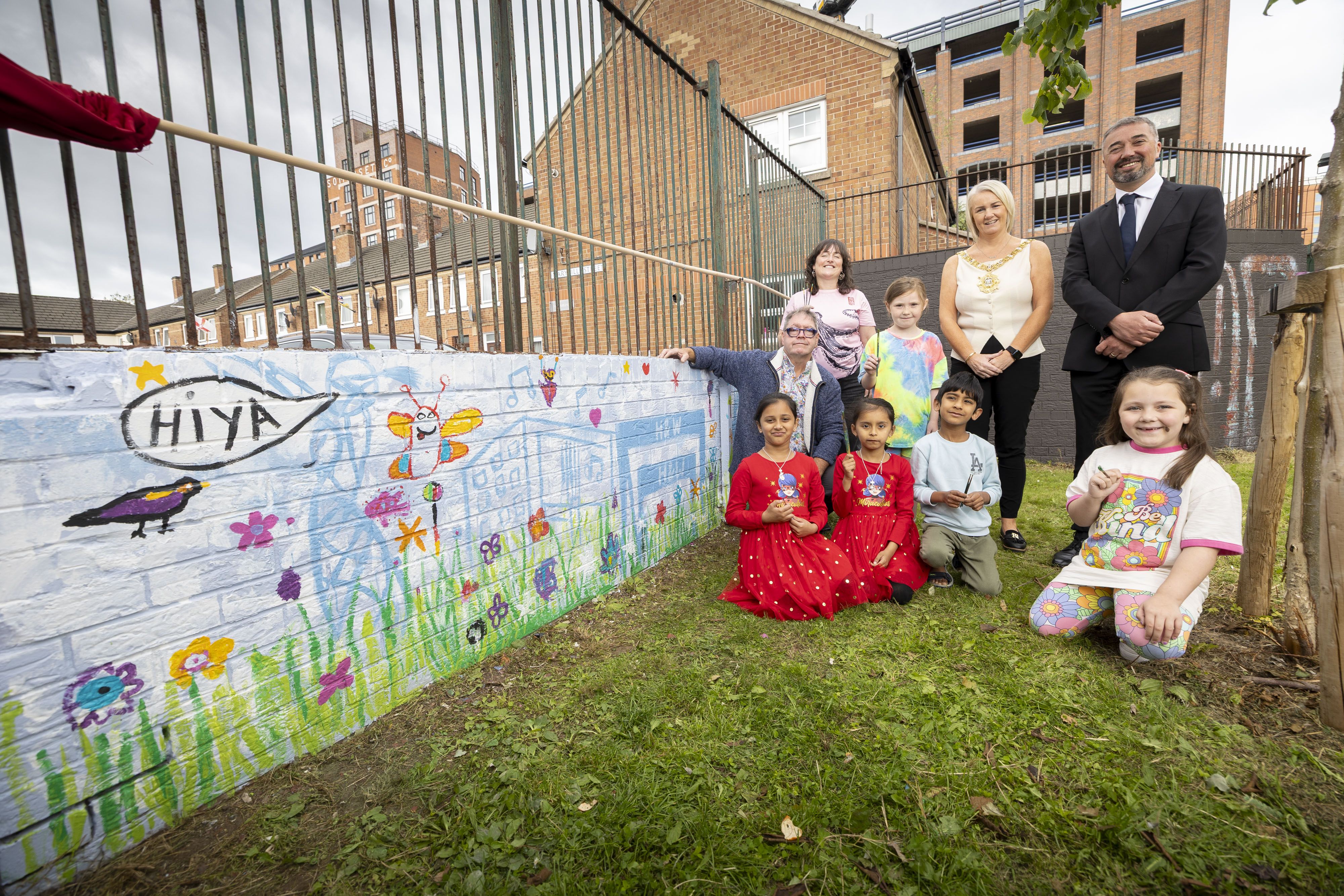 NEW MURAL: Peter McDonald, regeneration officer with the Donegall Pass Forum, Carla Hodgson, Street Artist, Lord Mayor of Belfast, Councillor Tracy Kelly, Chris McCracken, Managing Director of LQ BID with local children