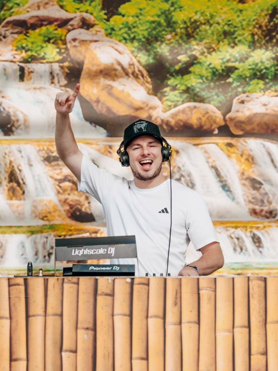 TUNES: DJ Tommy Twin doing his thing