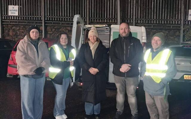 Sinn Féin MLAs join People’s Kitchen outreach and call for cross-party action on homelessness