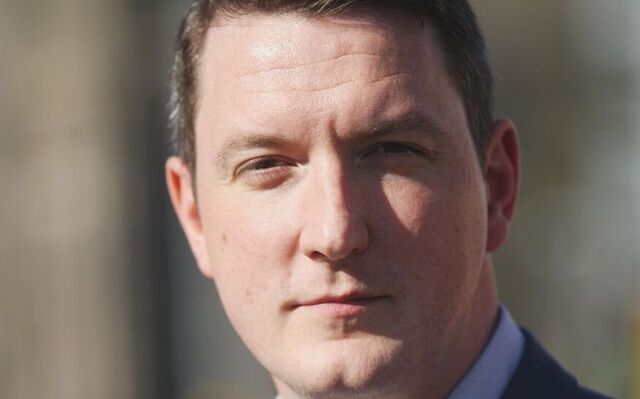 Finucane hits out  at Farage over British army veteran pledge