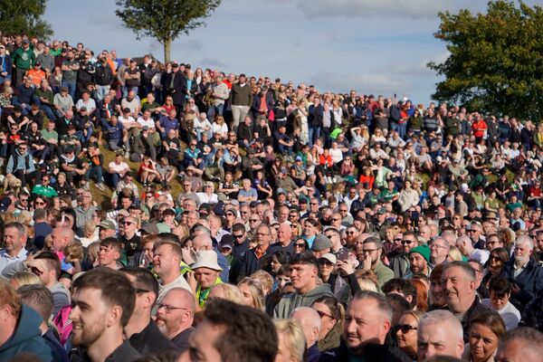 Several thousand show their support for Garvaghy Road residents