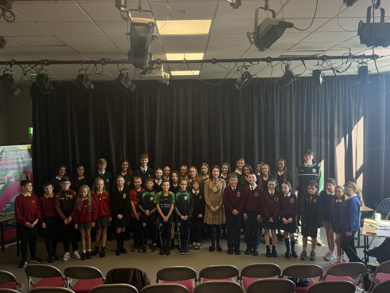 CAINTEOIRÍ: Bhí páistí ó scoileanna áitiúla i láthair ag comórtas cainte i gColáiste Feirste