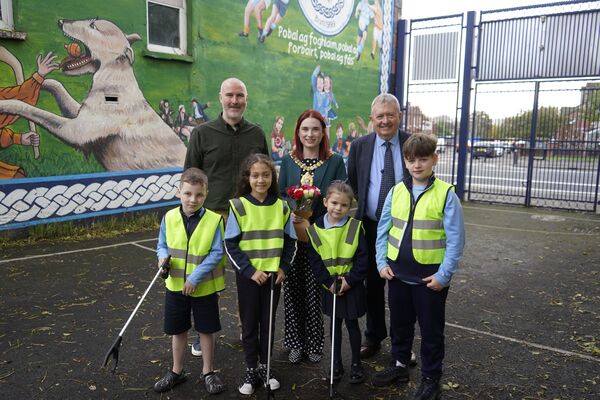 Ardmhéara ar cuairt i nGaelscoil an Lonnáin