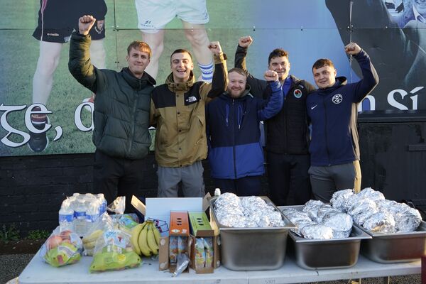 Boilg lána a bhuí le Glór na Móna