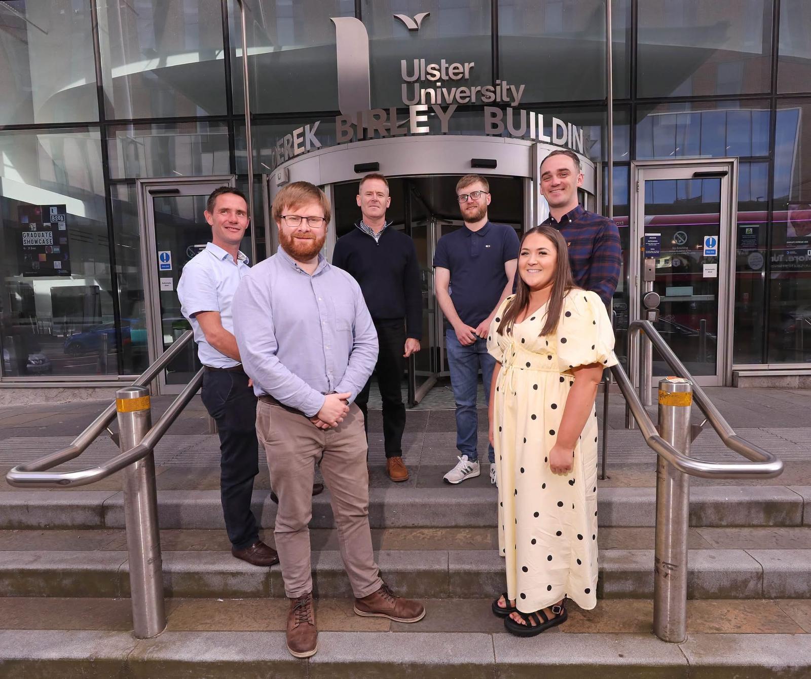 FLOURISH: An Dr Stephen Carson, bainisteoir an tionscadail, le cuid den fhoireann