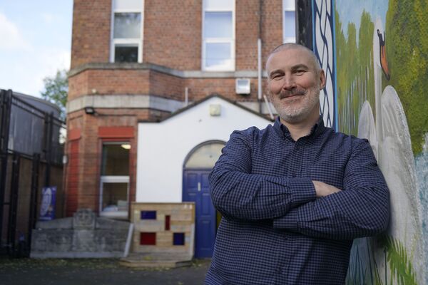 'Tá an scoil seo faoi bhláth!' – Pleananna móra ag príomhoide Ghaelscoil an Lonnáin