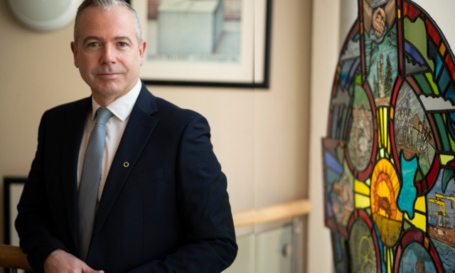Coimisinéir na Gaeilge ar a chéad láithreas oifigiúil ar Oireachtas na Samhna