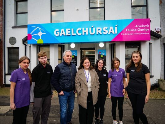 Irish language training praised during visit to Gaelchúrsaí 