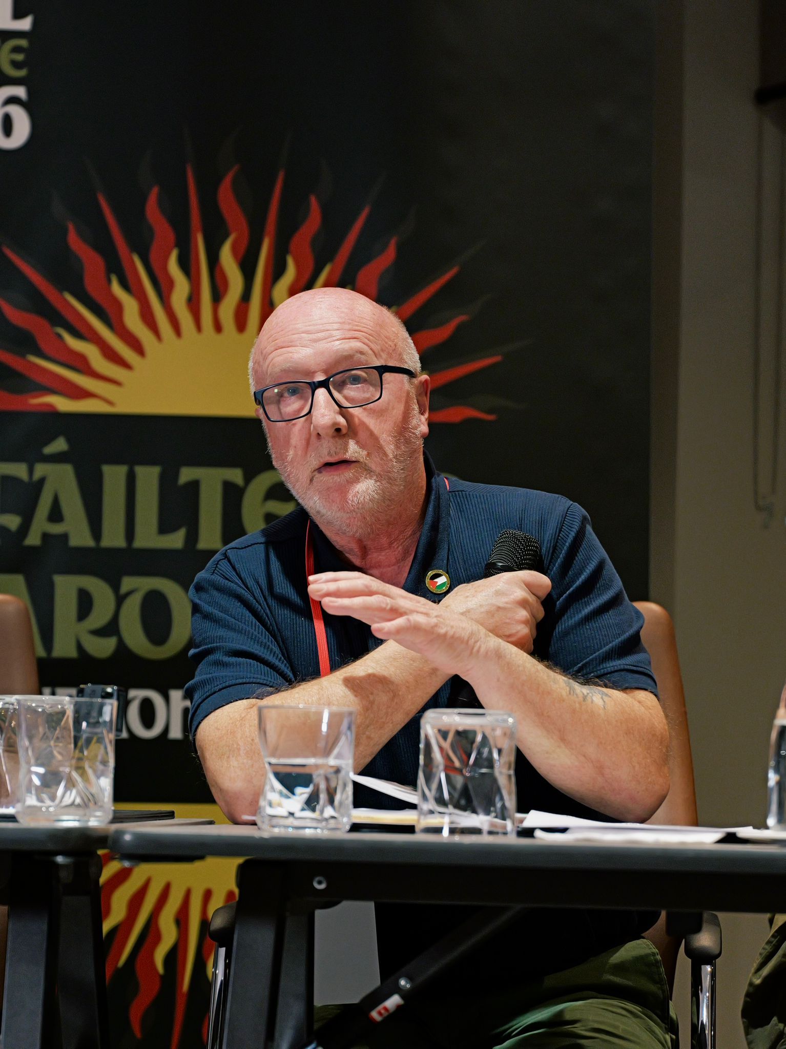 GLÚIN GAISÍOCH: Eoghan Mac Cormaic ag seolad Beart le Briarthar Dé hAoine 20 Feabhra i mBéal Feirste