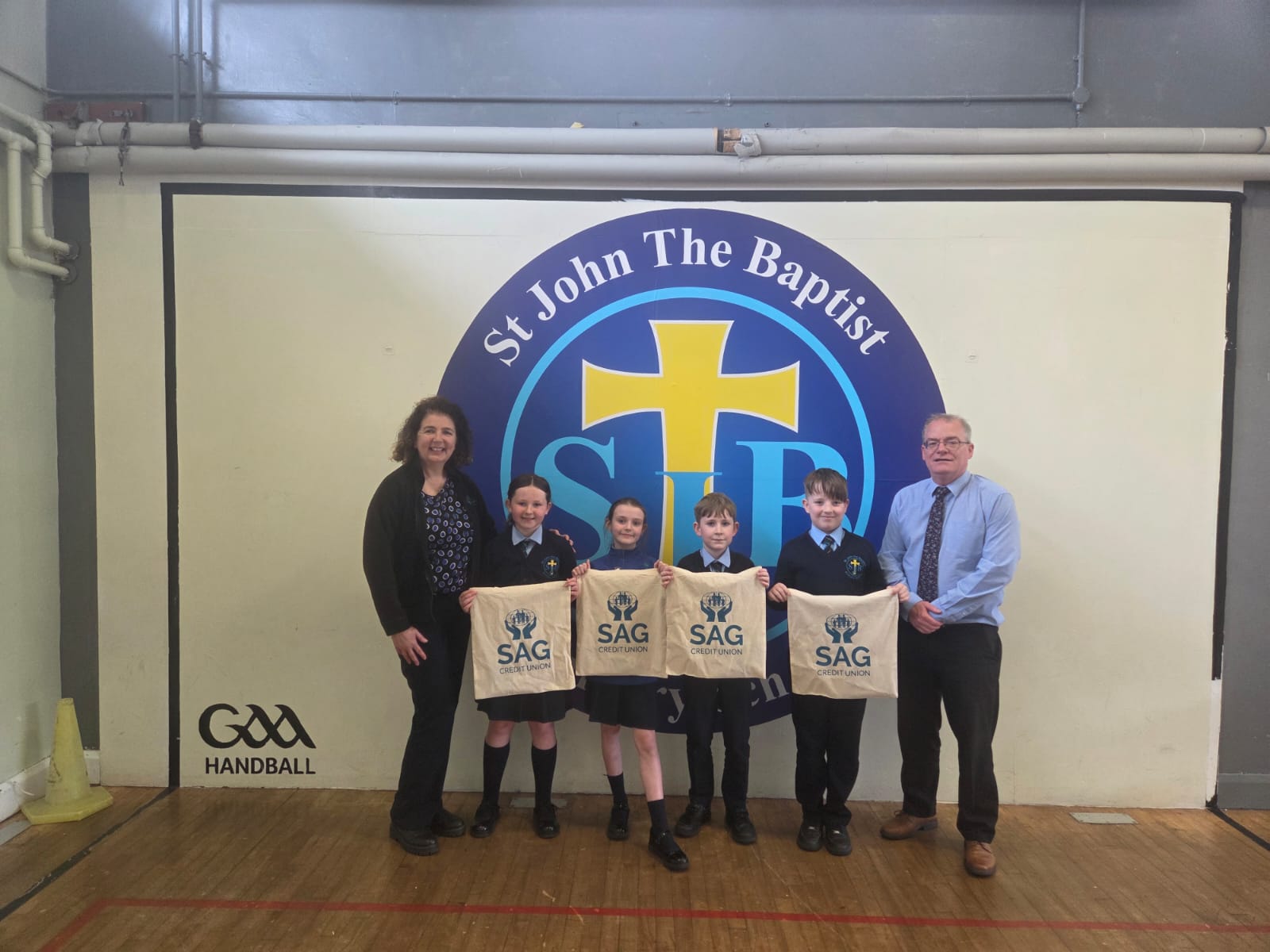 TOP TEAM: SAG Credit Union manager Sheena Joyce, with St John the Baptist principal Chris Donnelly and the young quizmasters Ana Killyleagh, Bella Ferris, Fionn Bennett and Donal Graham