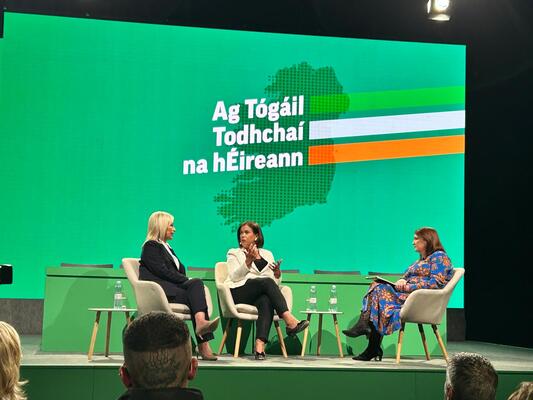 PIC OF THE DAY: Andrée interviews Sinn Fein leaders live on RTÉ