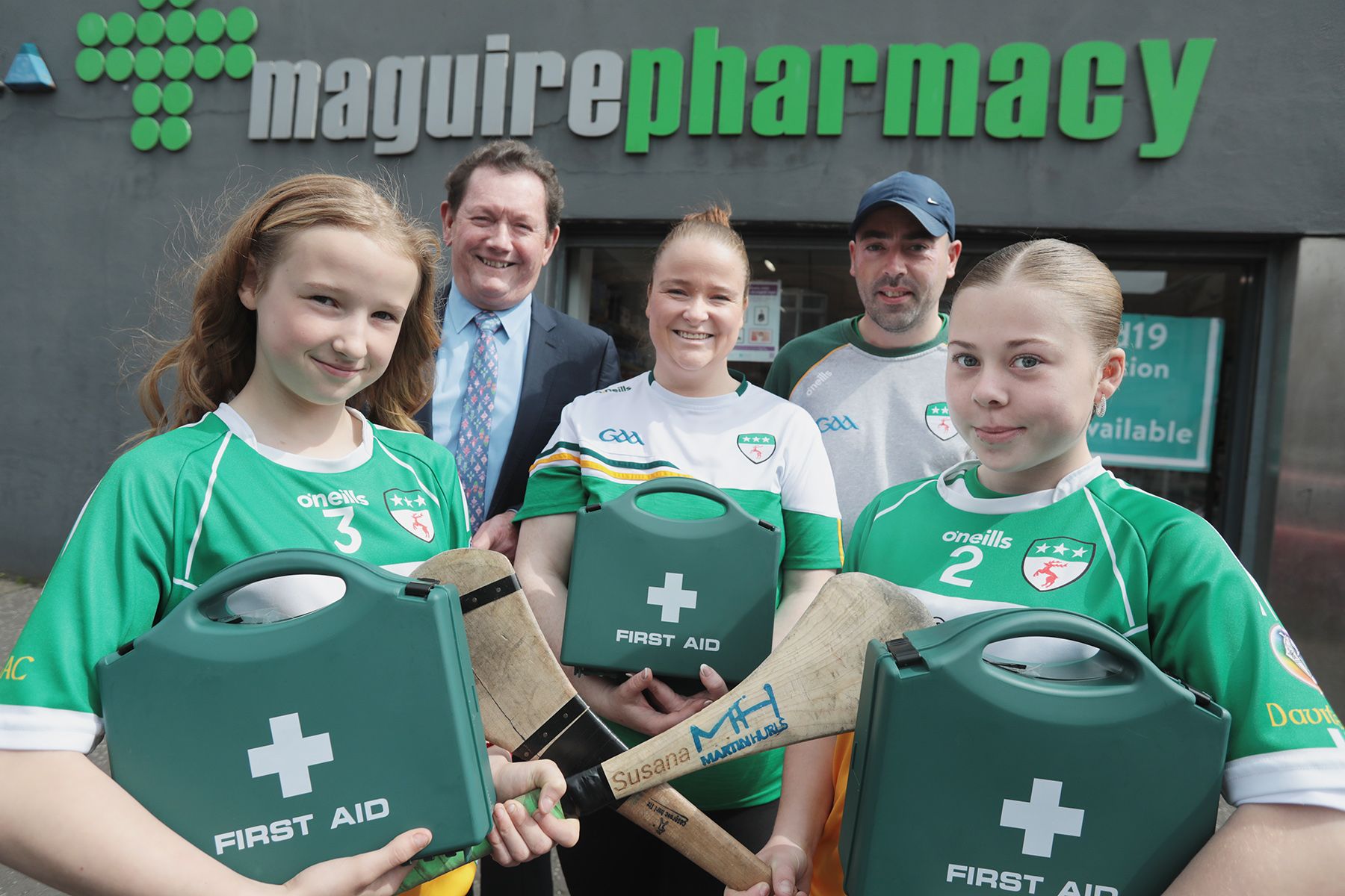 SUPPORT: Terry Maguire from Maguire Pharmacy with Lauren Cunningham, Paula O\'Neill, Canice Mooney and Macie Callaghan from Davitt\'s GAC