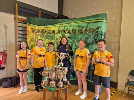 Antrim LGFA visit local Belfast primary schools with Ulster Championship trophy